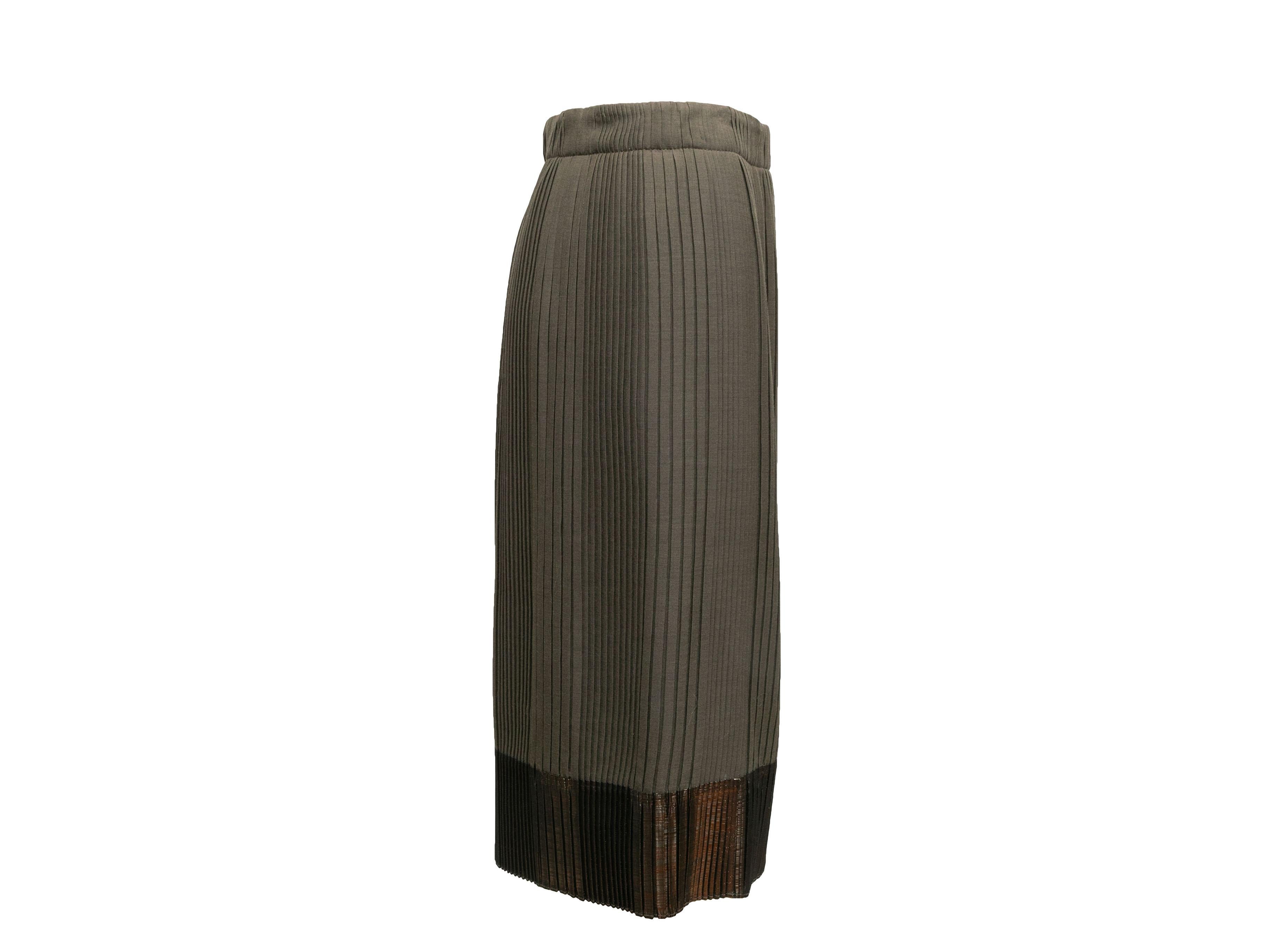 Olive and brown virgin wool-blend pleated skirt by Brunello Cucinelli. Elasticized waistband. 28