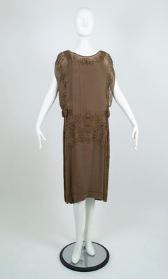 Olive Brown Split-Shoulder Tabard Flapper Dress with Hip Rosettes – S, 1920s