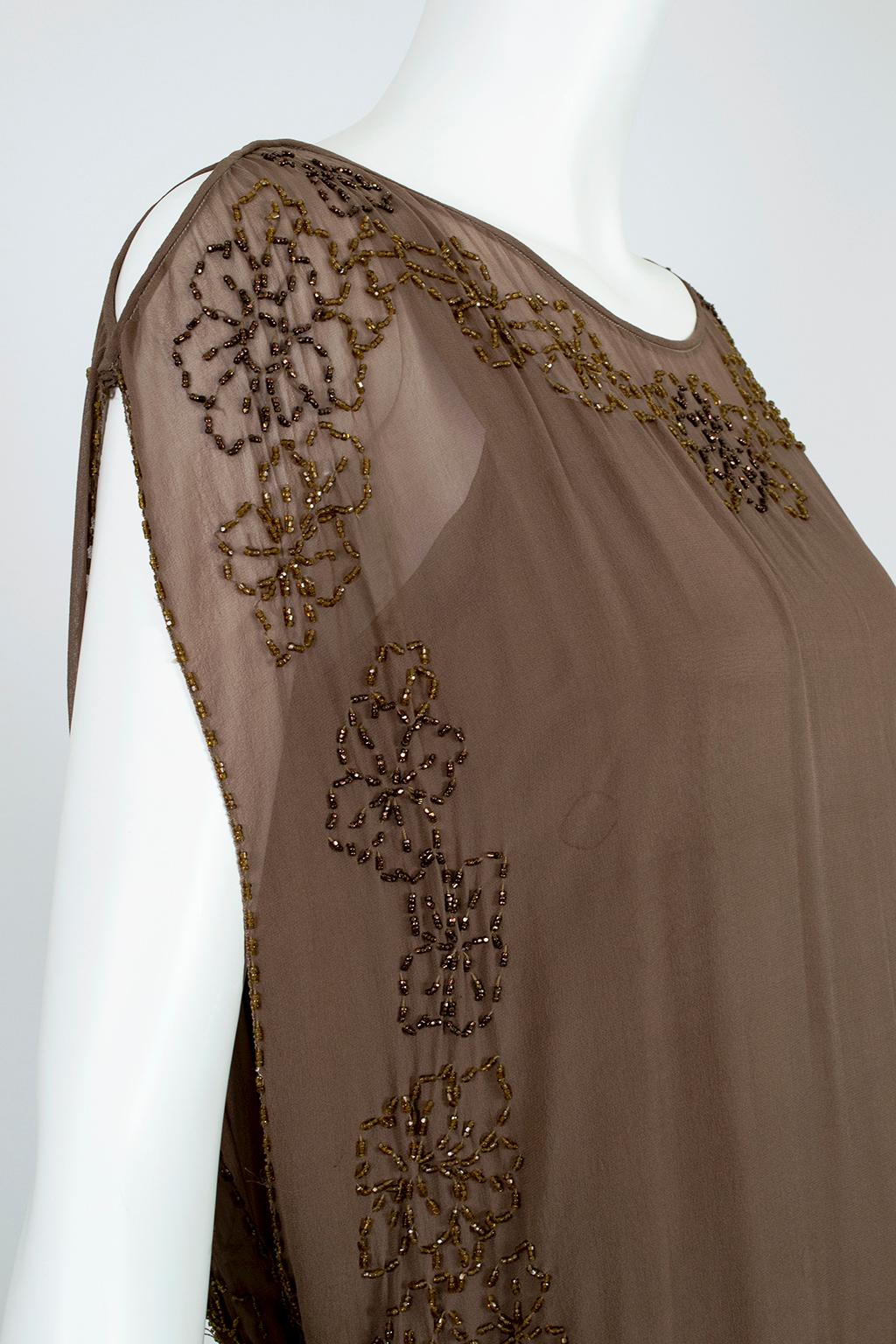 Women's Olive Brown Split-Shoulder Tabard Flapper Dress with Hip Rosettes – S, 1920s For Sale