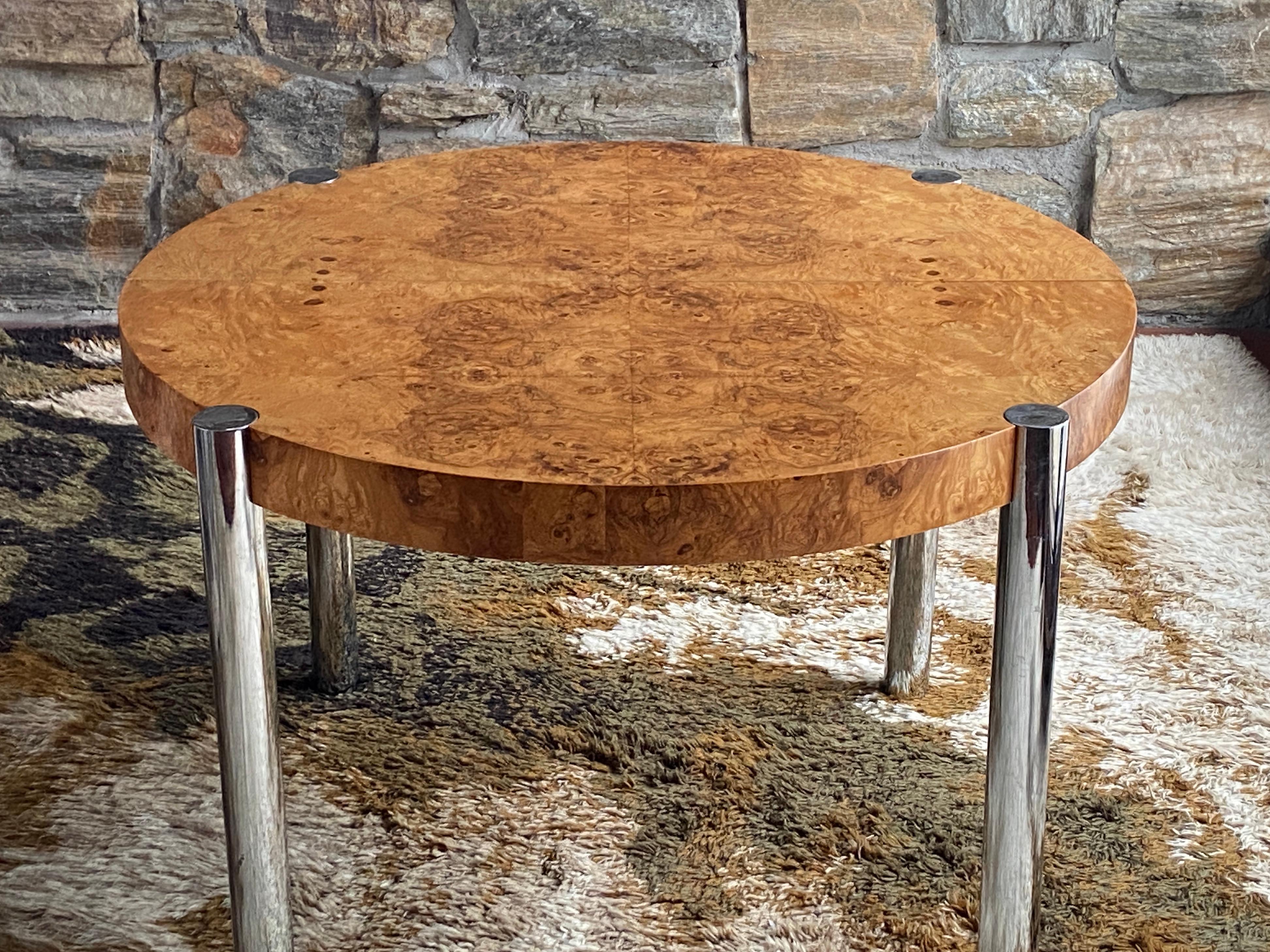 Ausziehbarer Esstisch aus Olivenholz – rund bis oval – Milo Baughman, Pace-Stil (Art déco) im Angebot