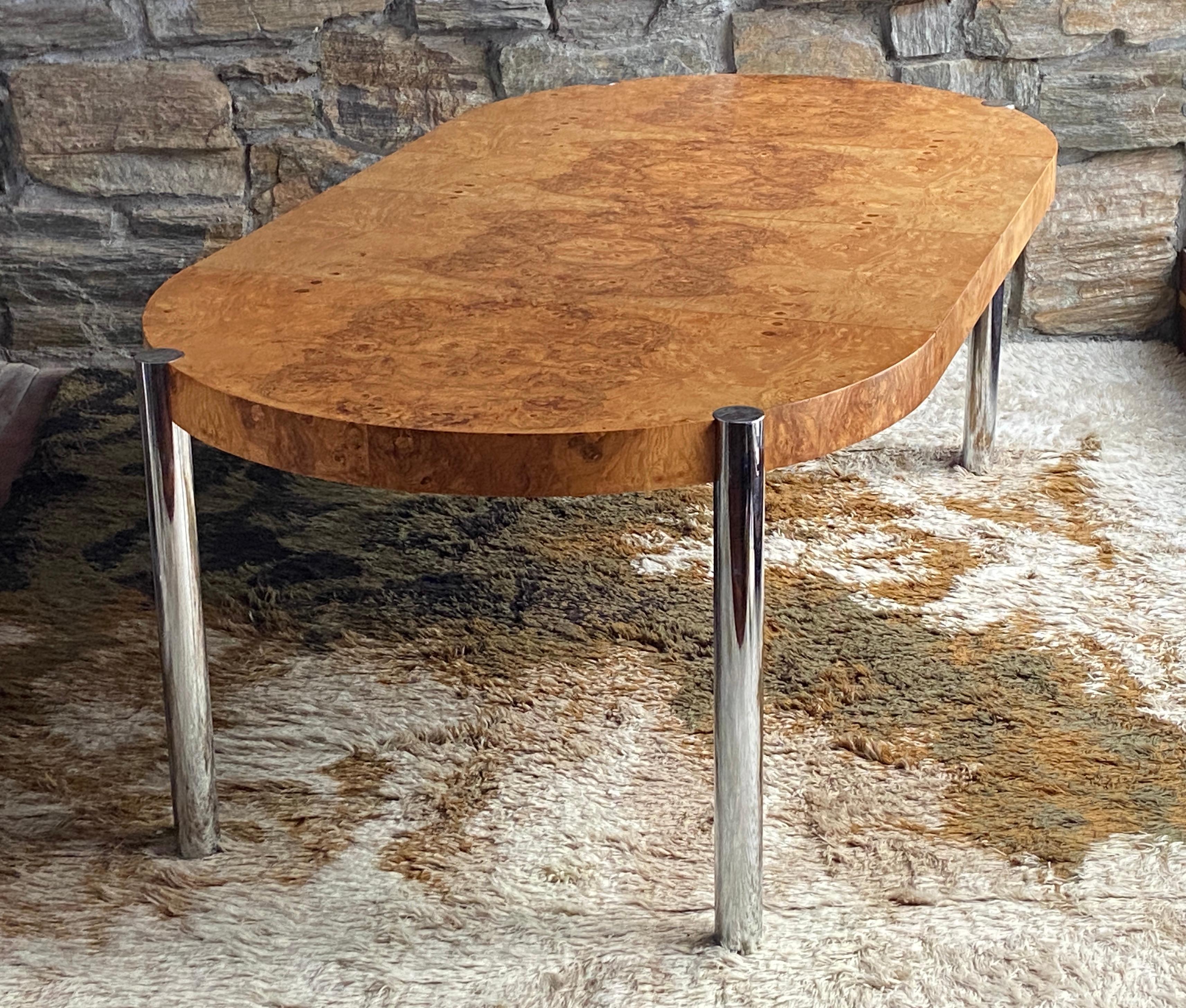 Ausziehbarer Esstisch aus Olivenholz – rund bis oval – Milo Baughman, Pace-Stil im Zustand „Gut“ im Angebot in Liberty, NY