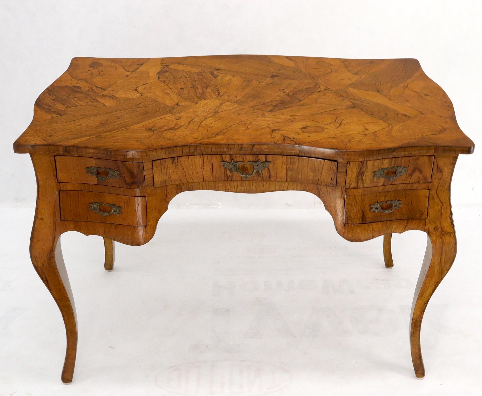 Olive Burl Wood Heavy Patches Veneer Italian Bombay Shape Desk Writing Table In Good Condition In Rockaway, NJ