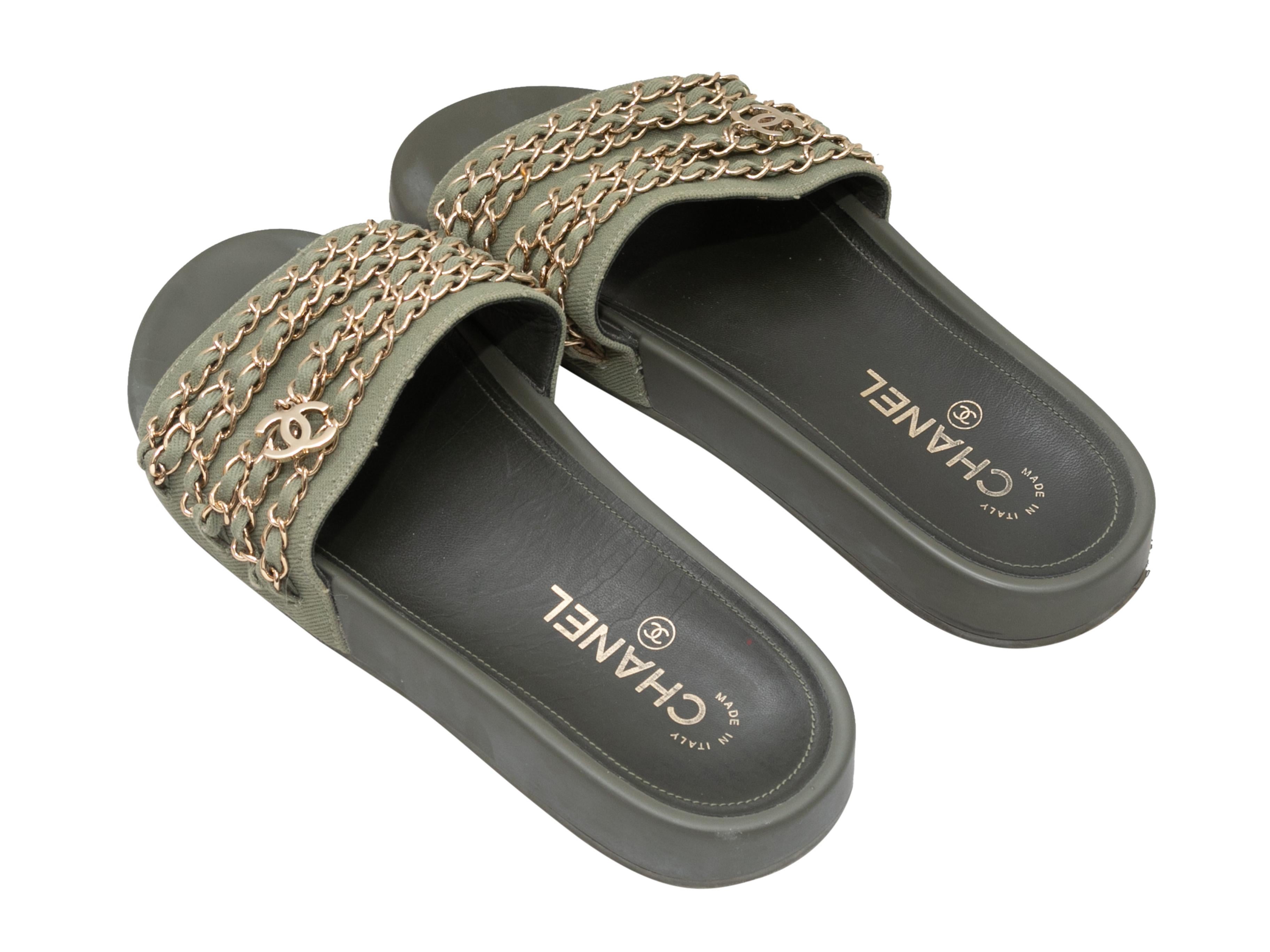 Olive Chanel Chain-Accented Slide Sandals Size 39 In Good Condition For Sale In New York, NY