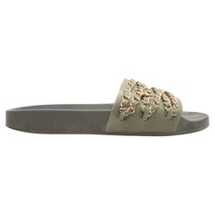 Olive Chanel Slide Sandalen mit Kettenverzierung Größe 39