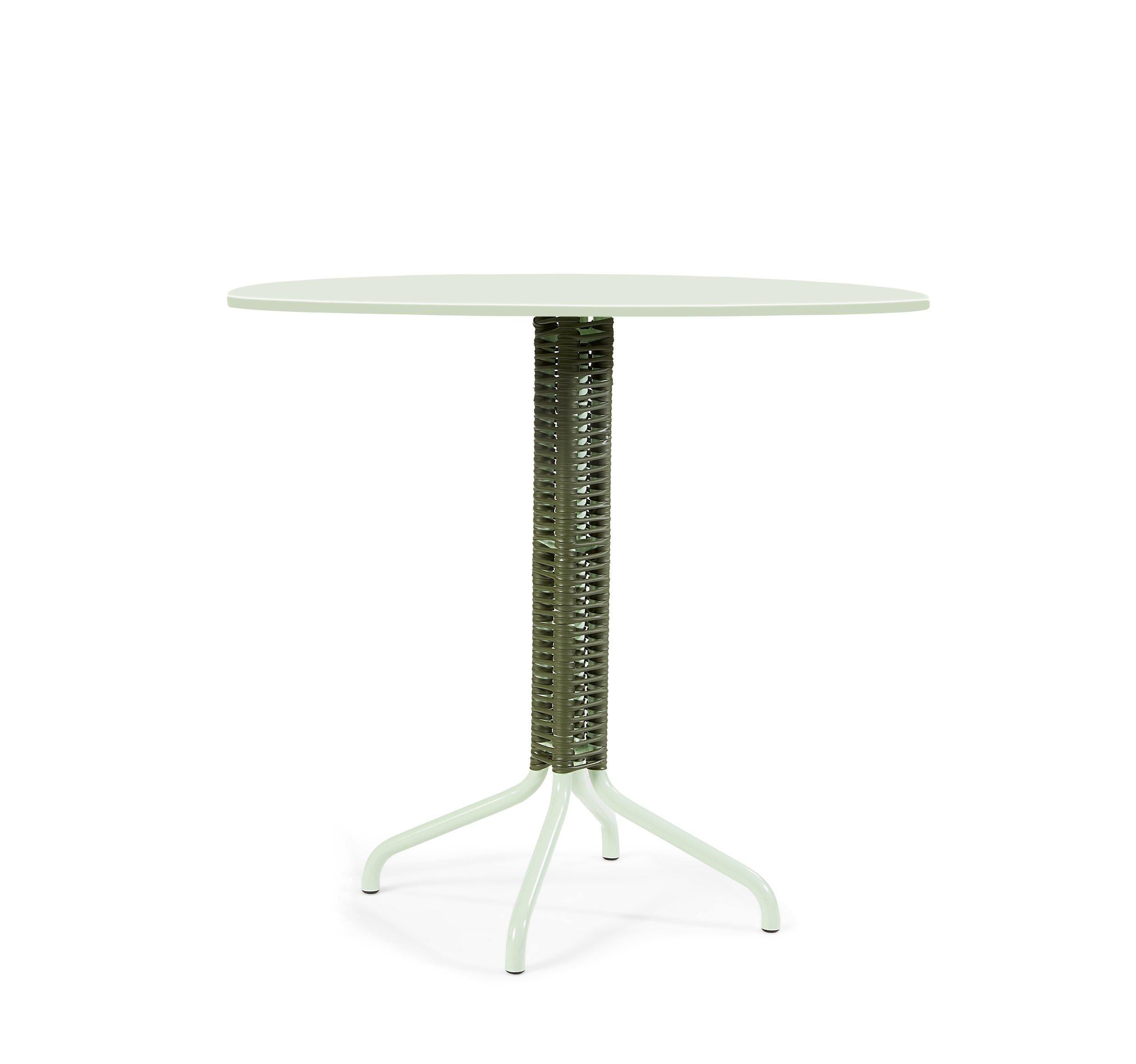 Black Cielo bistro table by Sebastian Herkner
Dimensions: 60 x 73 x 60 cm
Materials: metal

The popular cielo collection of chairs, loungers and lounge chairs - designed by Sebastian Herkner - is once again expanding: the elegant bistro table