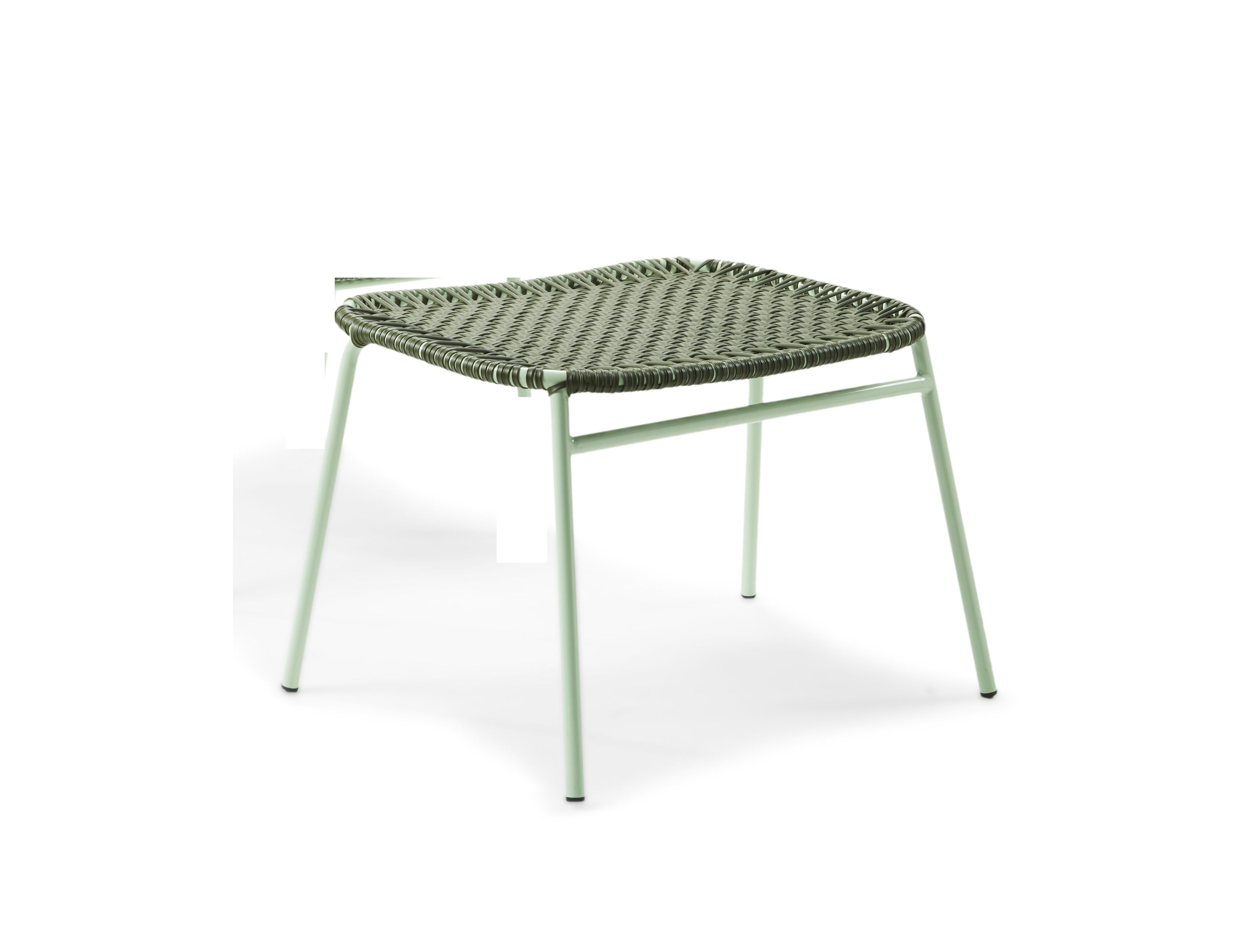 Olive Cielo footstool by Sebastian Herkner
Materials: Galvanized and powder-coated tubular steel. PVC strings are made from recycled plastic.
Technique: Made from recycled plastic and weaved by local craftspeople in Cartagena, Colombia.