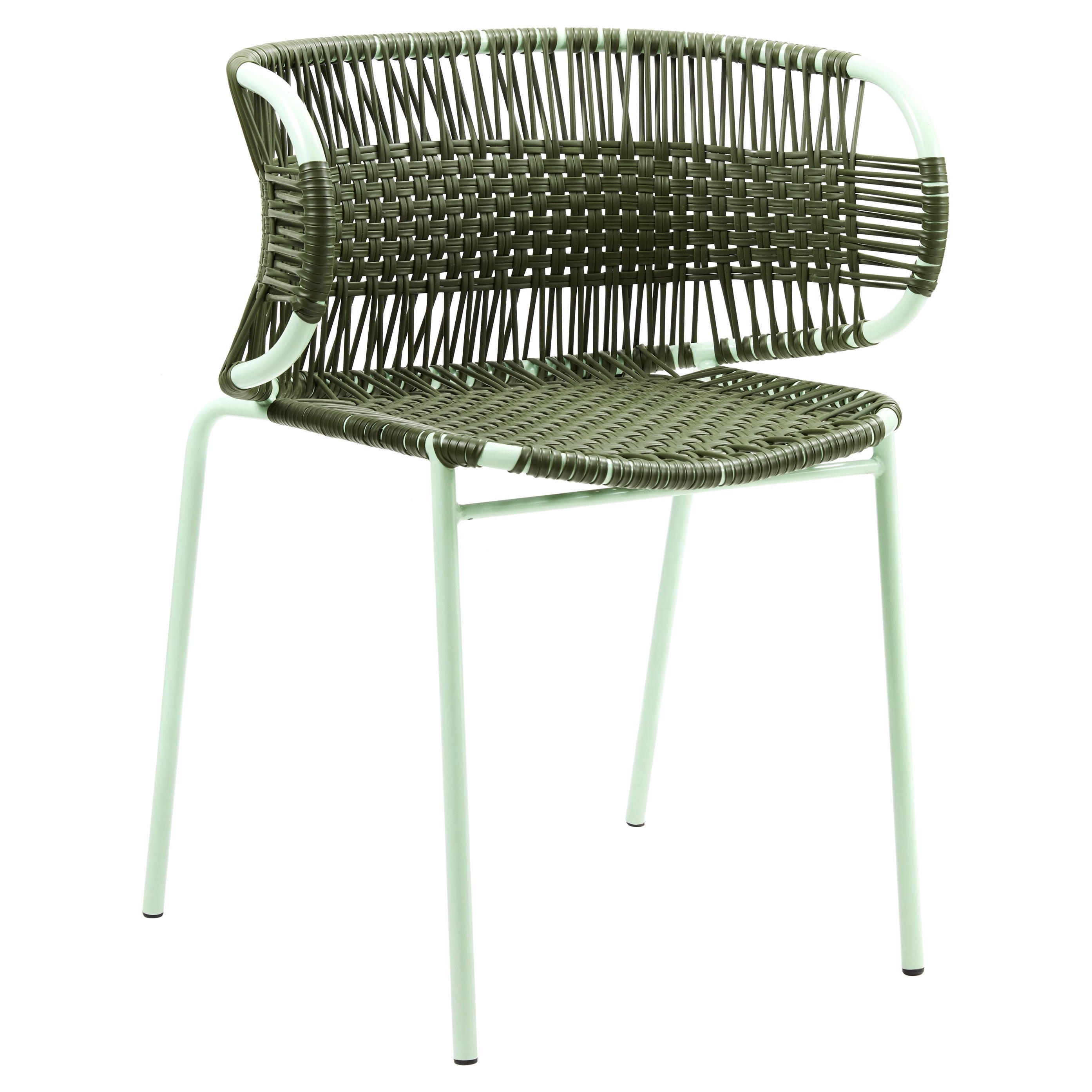 Silla apilable con reposabrazos Olive Cielo de Sebastian Herkner
