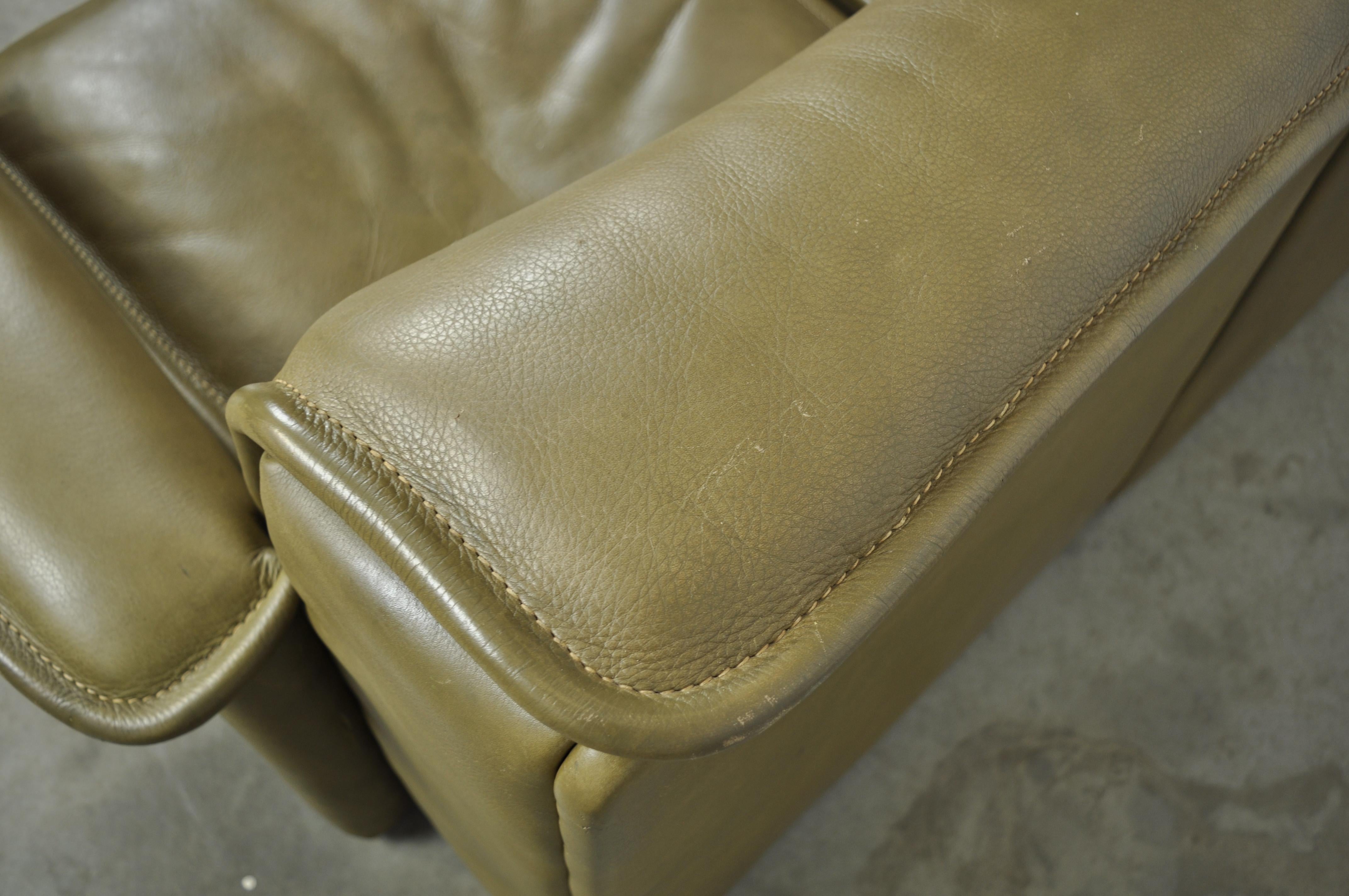 Olive Colored Leather 3-Seater Sofa, Model Ds-12 by De Sede, 1970s Switzerland For Sale 4
