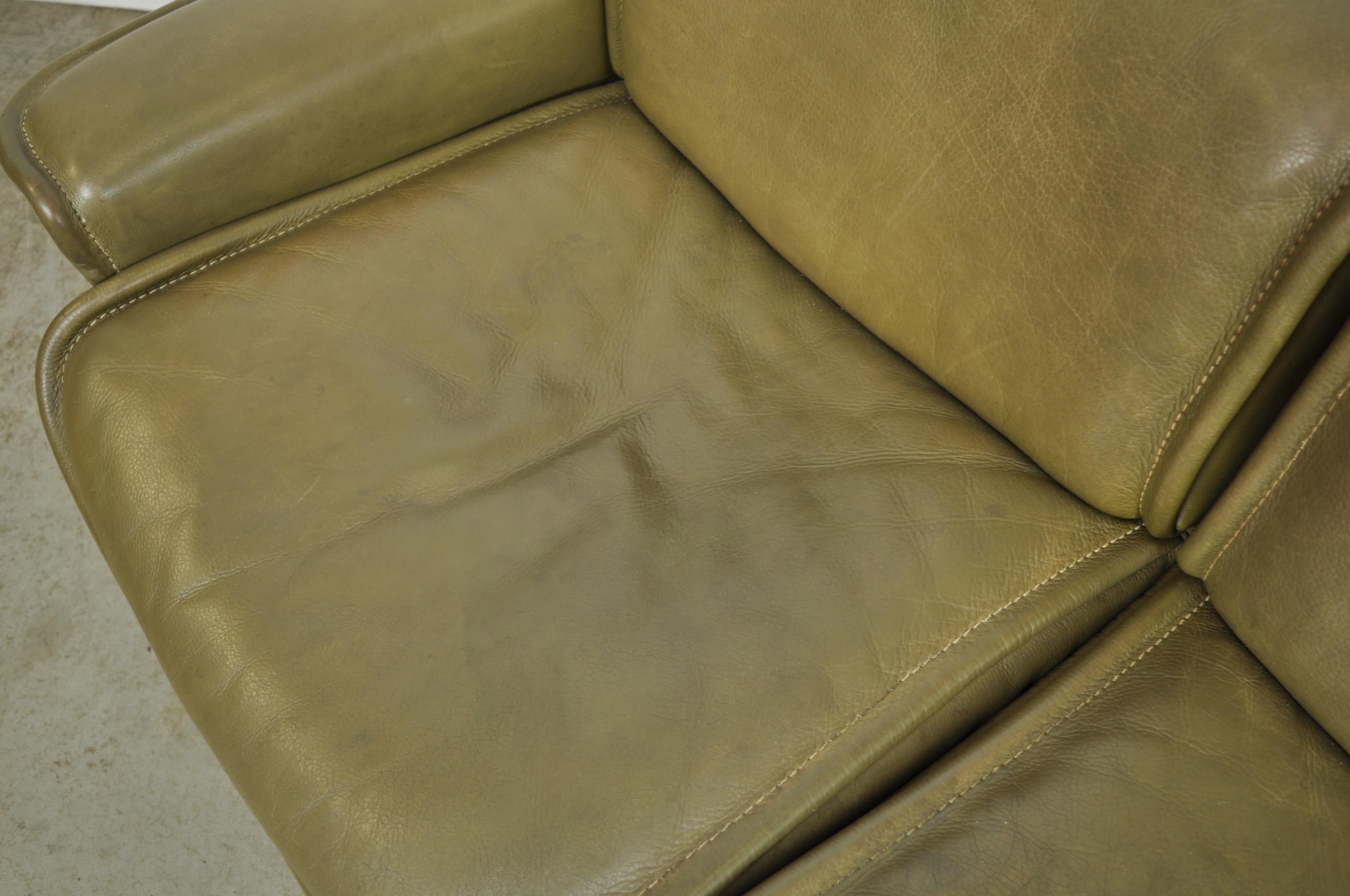 Olive Colored Leather 3-Seater Sofa, Model Ds-12 by De Sede, 1970s Switzerland For Sale 5