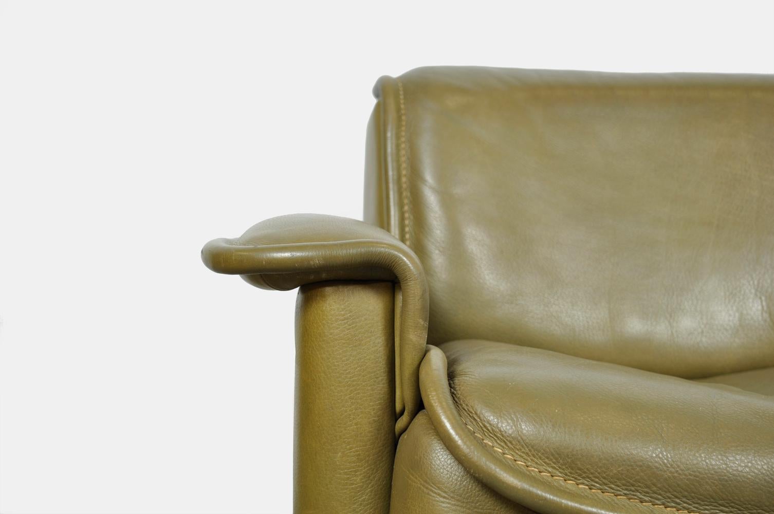Olive Colored Leather 3-Seater Sofa, Model Ds-12 by De Sede, 1970s Switzerland For Sale 11
