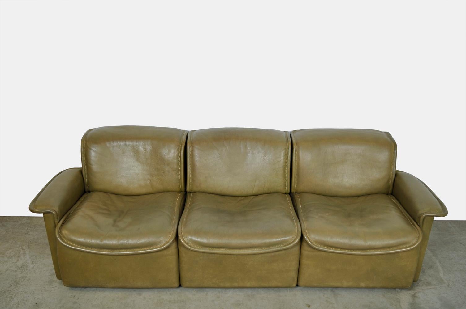 Olive Colored Leather 3-Seater Sofa, Model Ds-12 by De Sede, 1970s Switzerland For Sale 12