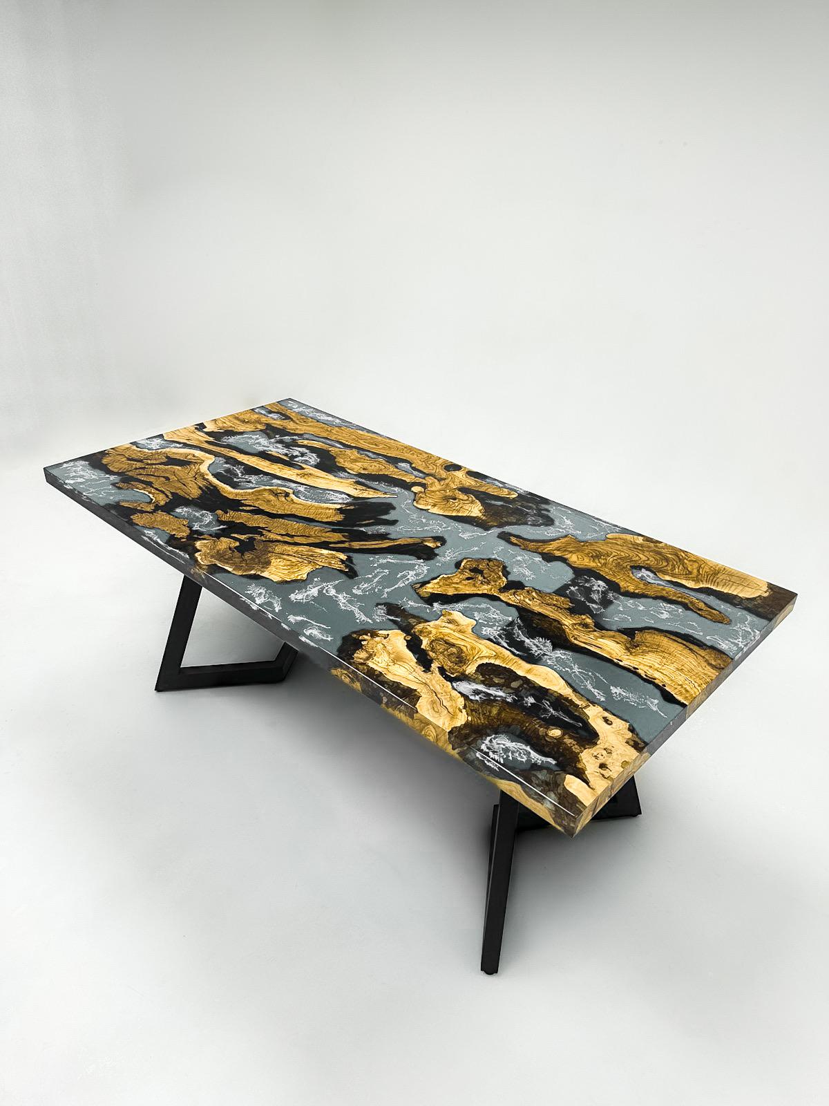 Turc Table de salle à manger en bois de résine époxy olive - Table de rivière en résine en vente