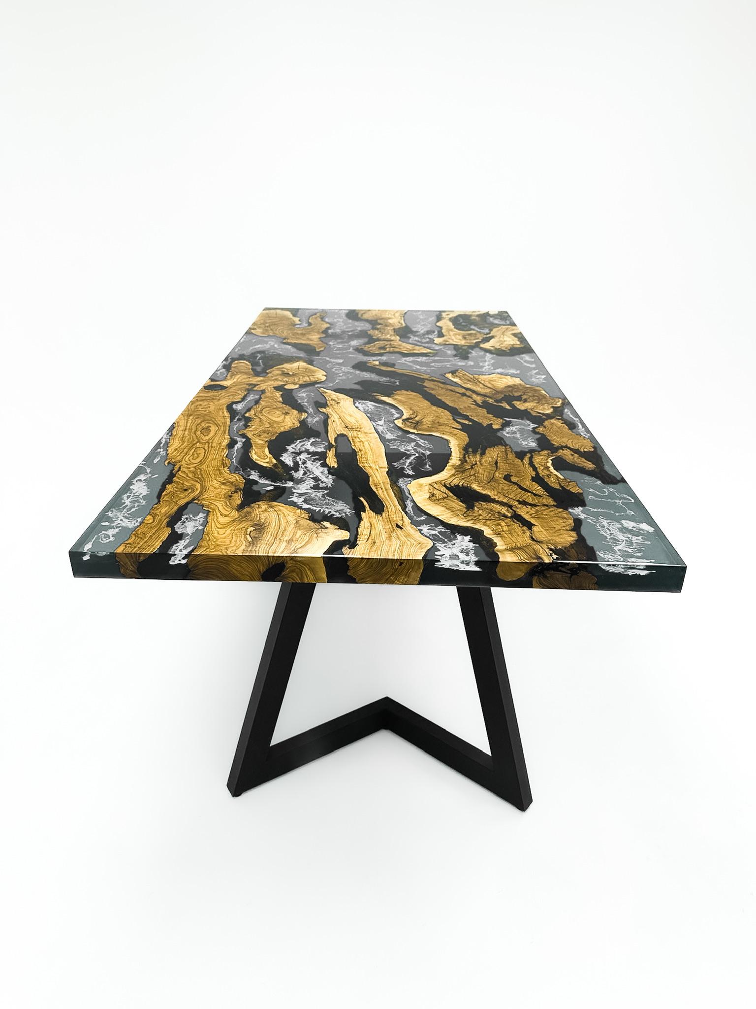 Brossé Table de salle à manger en bois de résine époxy olive - Table de rivière en résine en vente