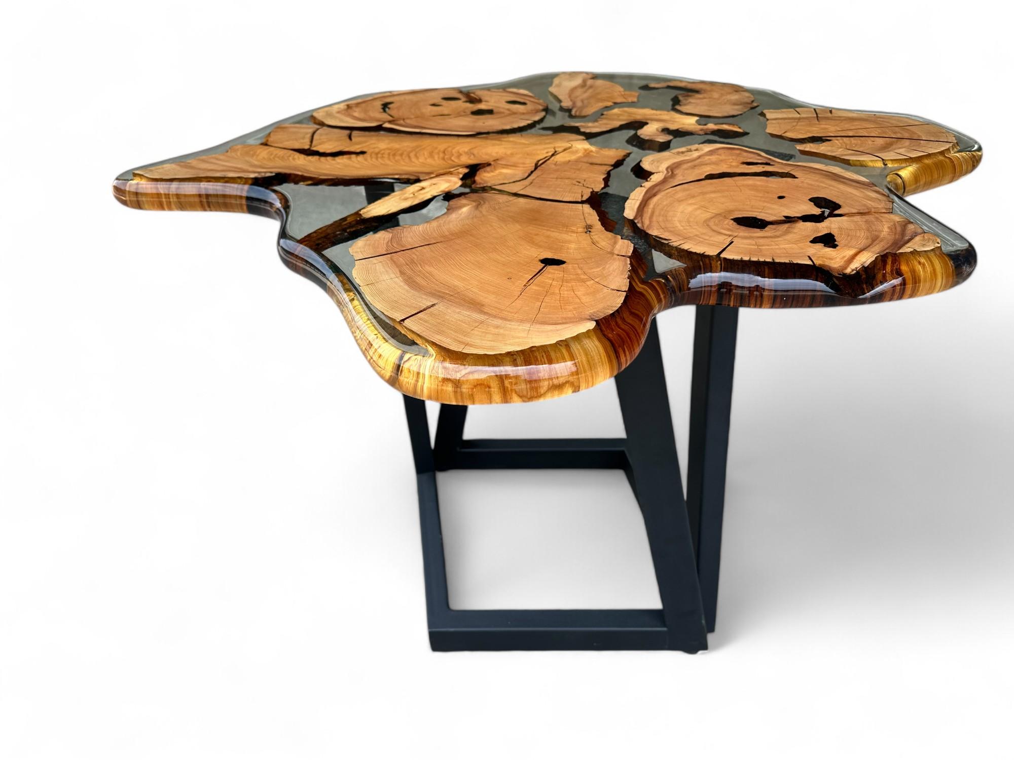 Table basse en bois époxy olive au design organique - Table basse en bois massif Neuf - En vente à İnegöl, TR