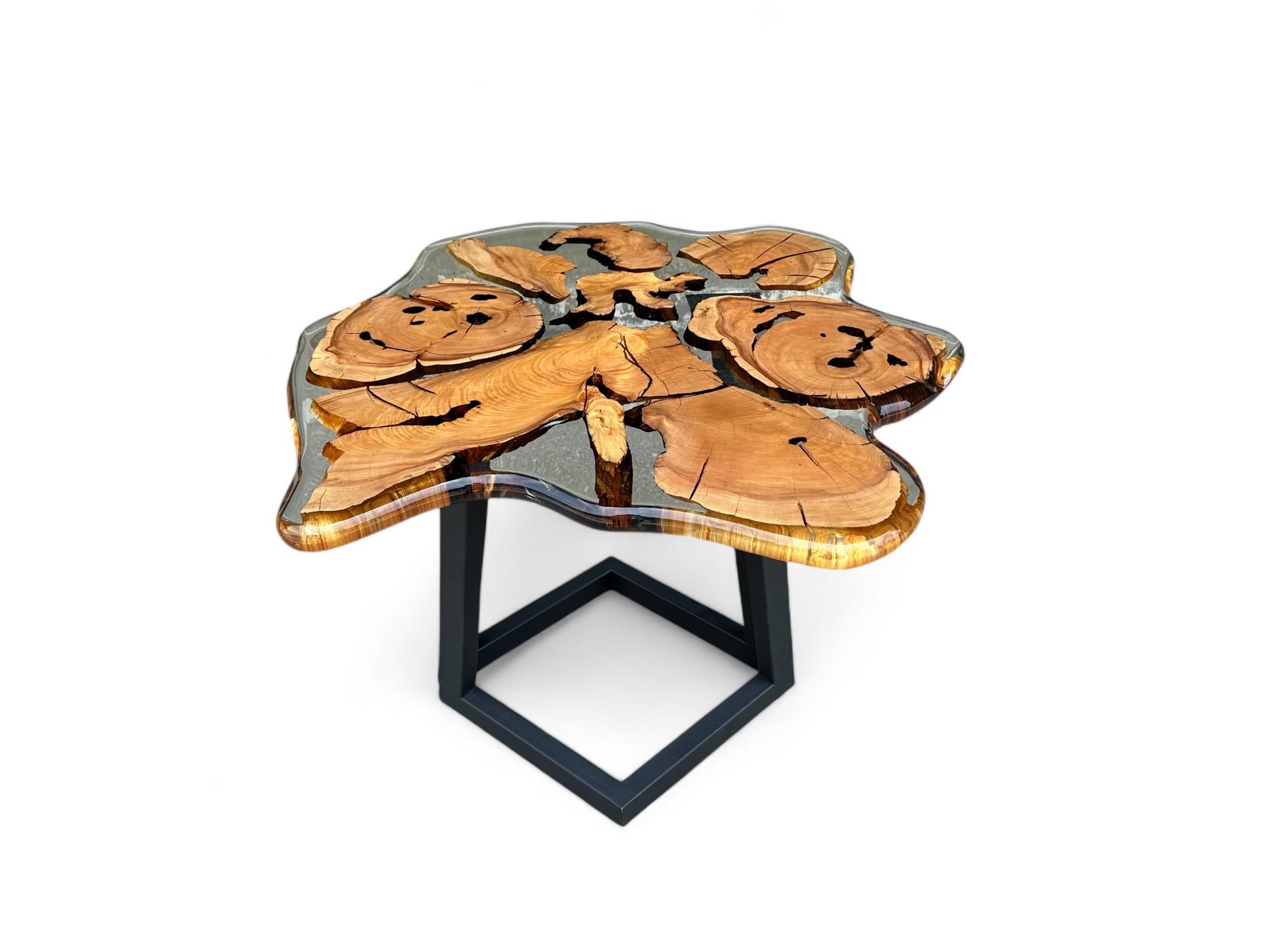 XXIe siècle et contemporain Table basse en bois époxy olive au design organique - Table basse en bois massif en vente