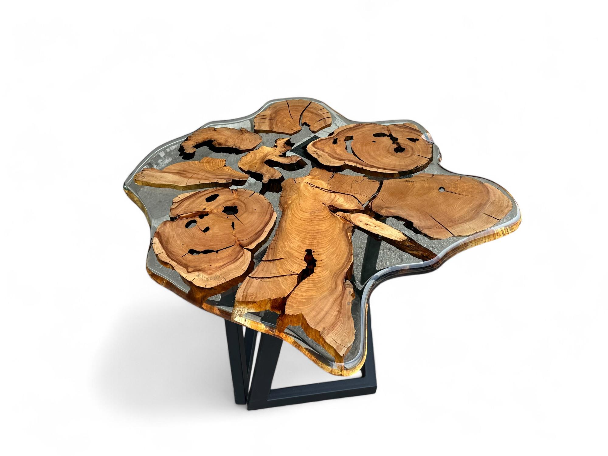 Table basse en bois époxy olive au design organique - Table basse en bois massif en vente 1