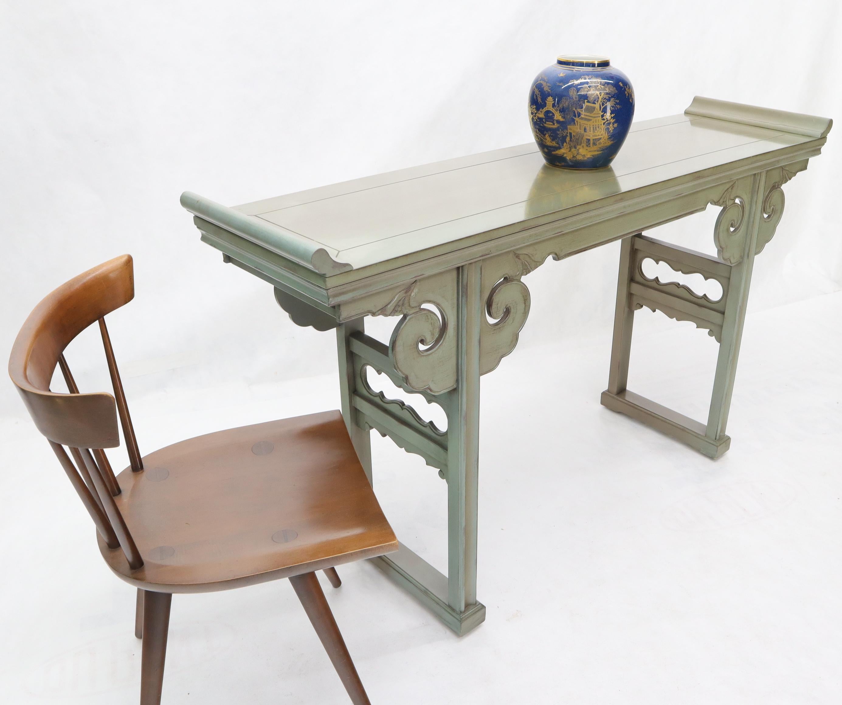 Table console à base sculptée en fausse peinture d'olivier et finition émaillée avec bords lambrissés en vente 5