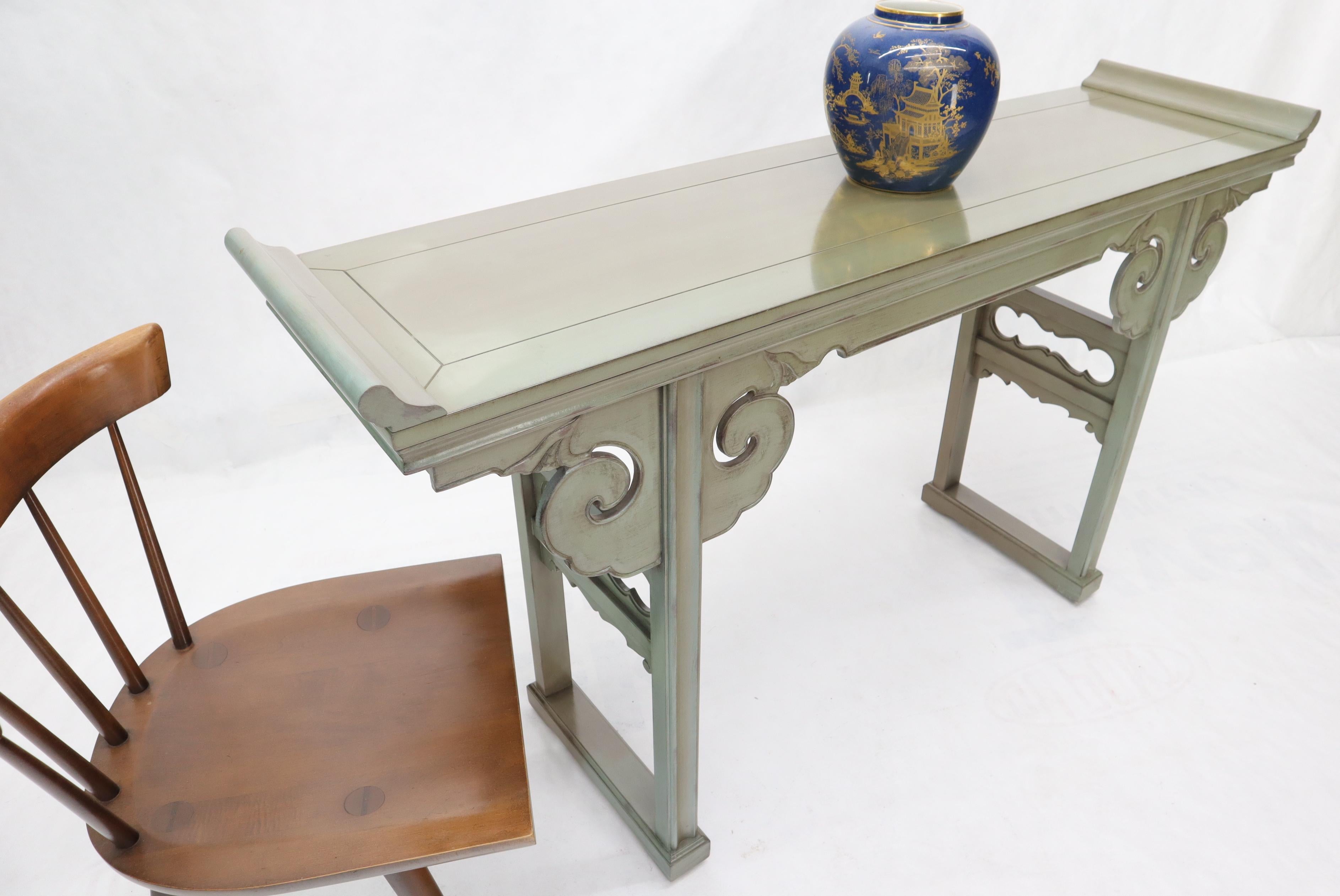 Mid-Century Modern Table console à base sculptée en fausse peinture d'olivier et finition émaillée avec bords lambrissés en vente