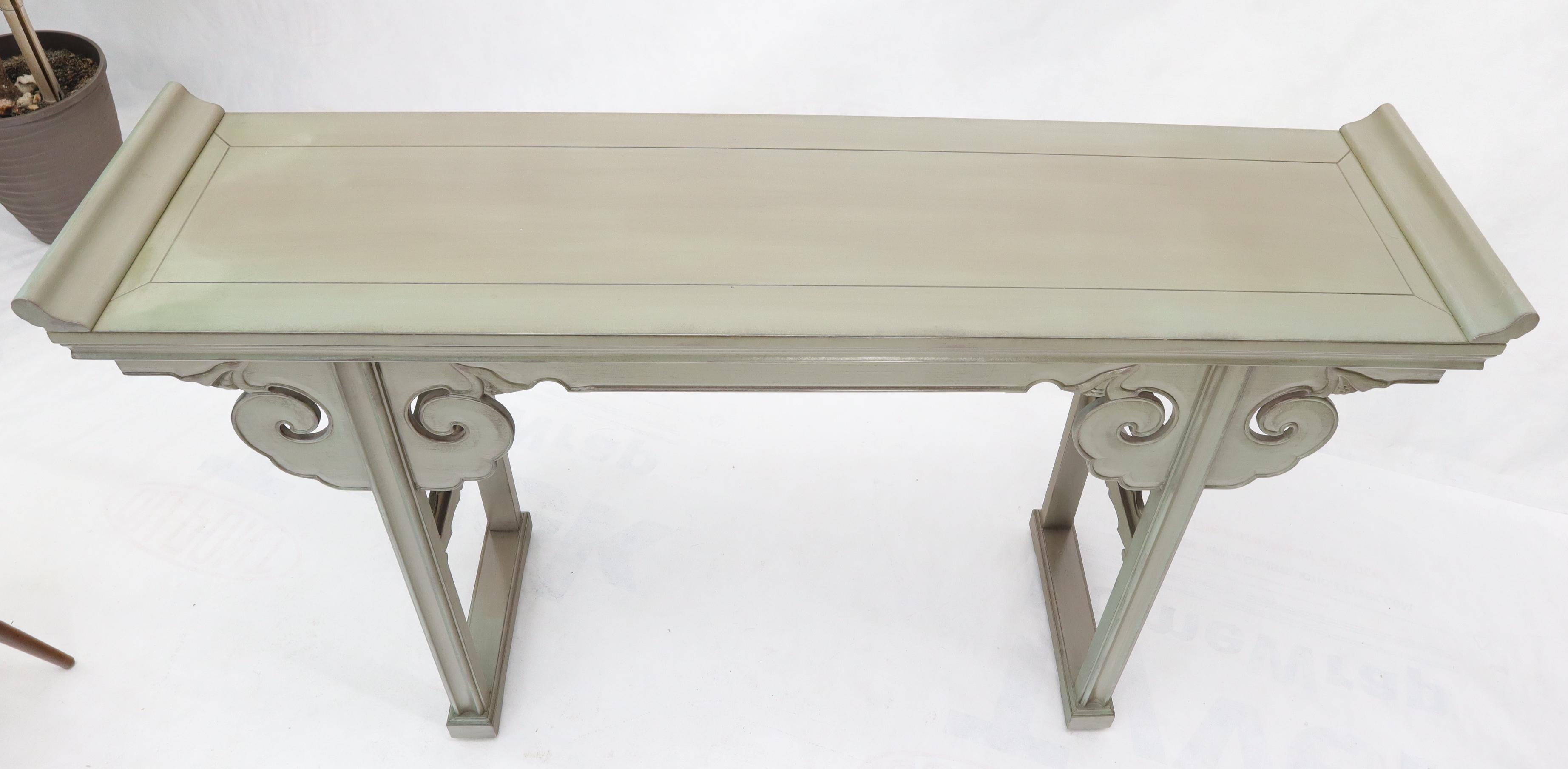 Mid-Century Modern Olive Faux Paint Enamel Finish Carved Base Console Table with Rolled Edges For Sale