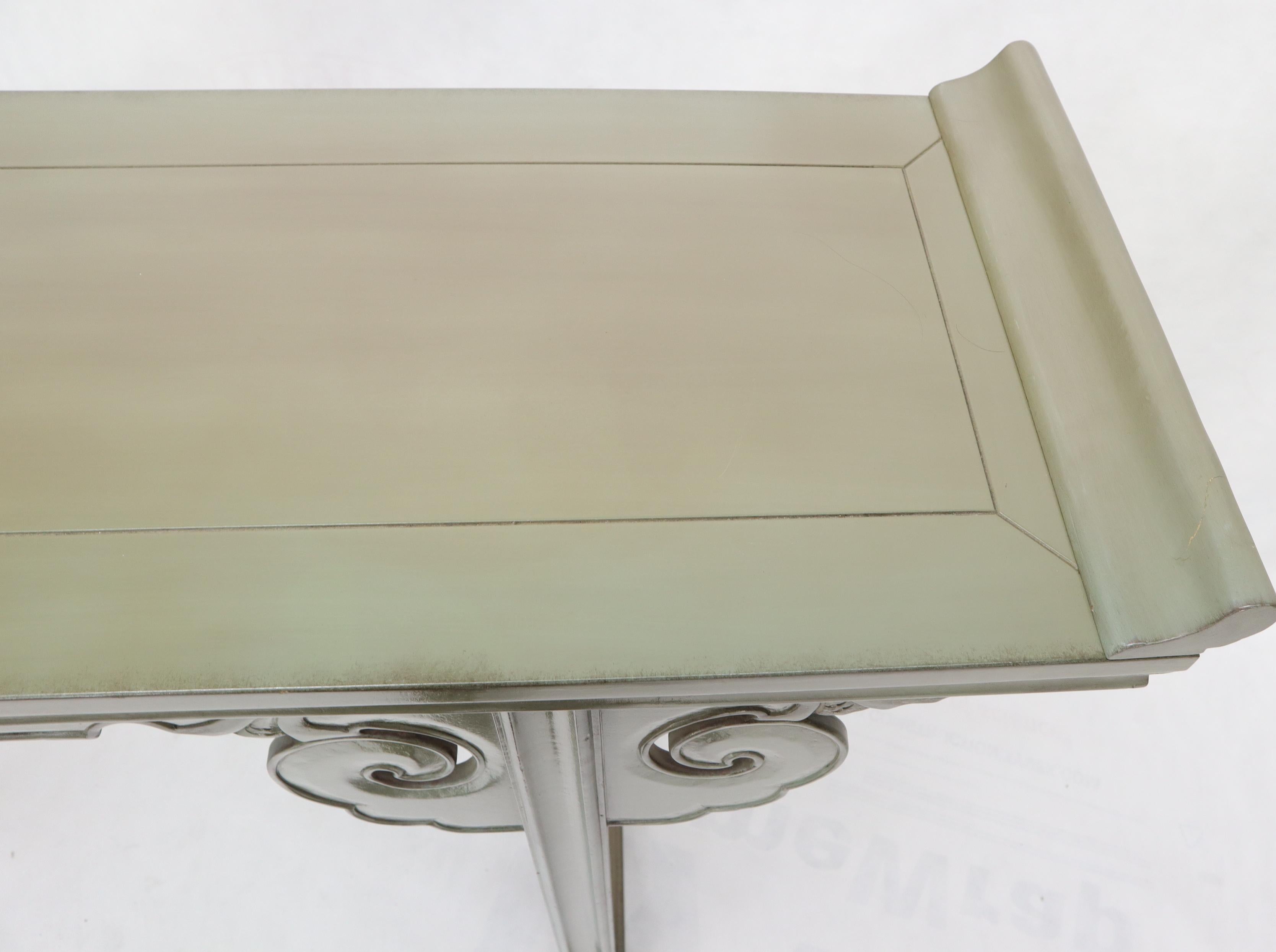 Table console à base sculptée en fausse peinture d'olivier et finition émaillée avec bords lambrissés en vente 1