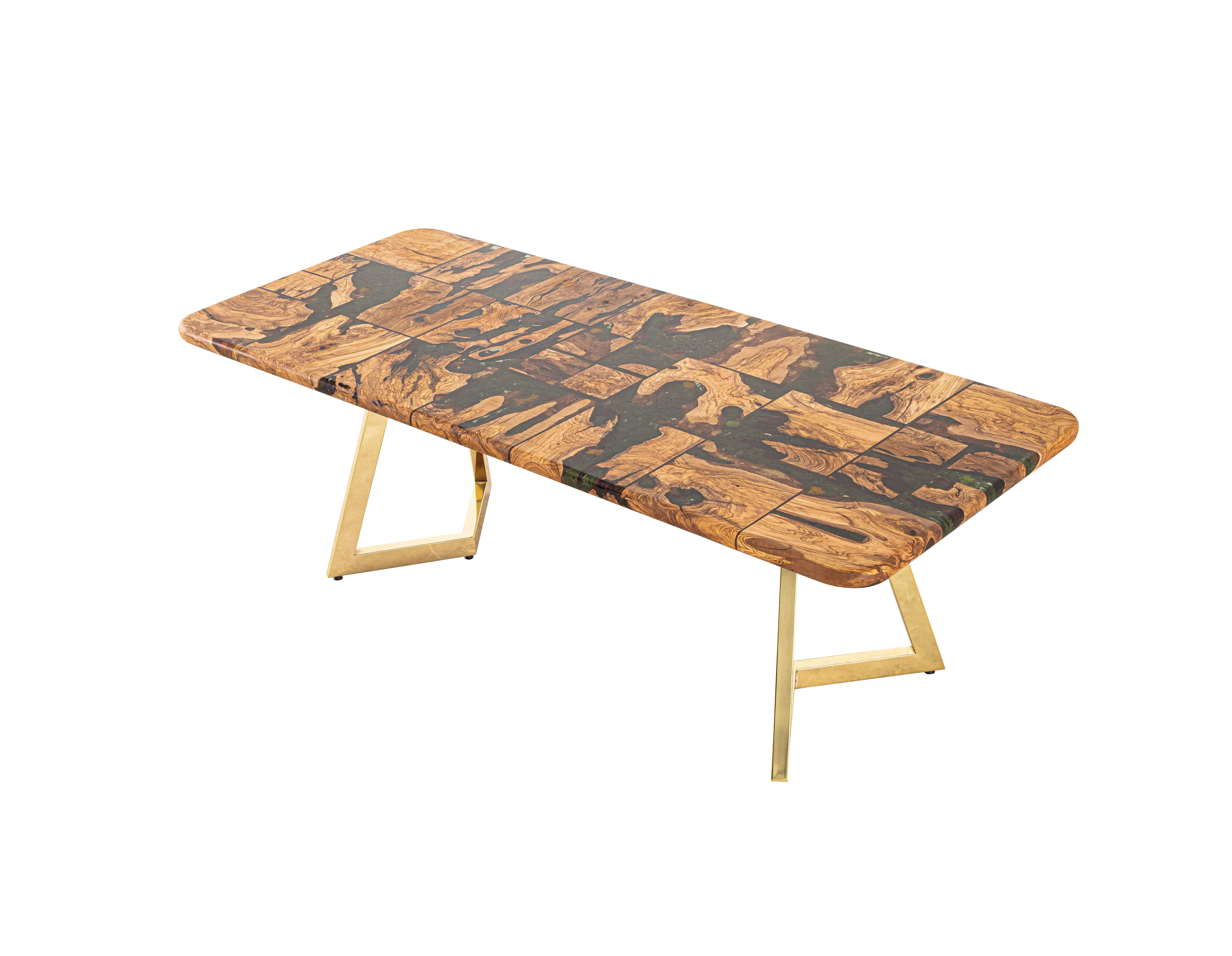Forest Design Epoxy Table

This table is made of olive woods! It is a combination of clear epoxy color, moss and natural olive woods.

Custom sizes, colours and finishes are available!