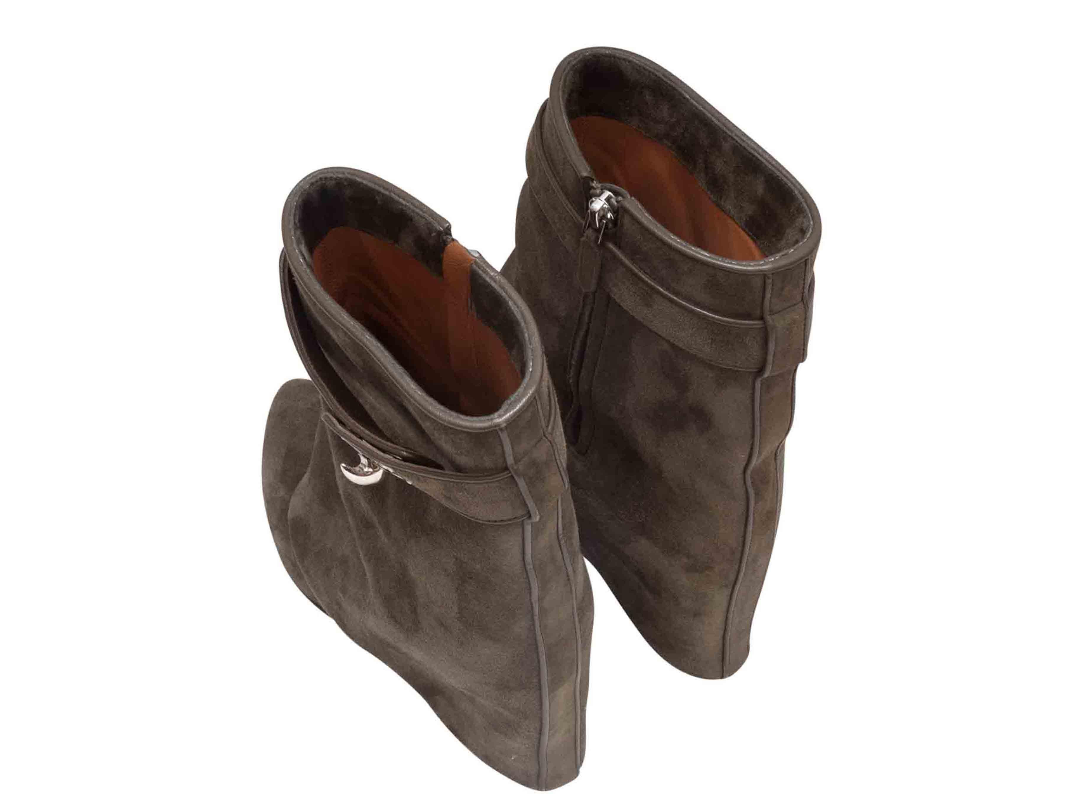 Oliver Givenchy Stivali a metà polpaccio con zeppa in pelle scamosciata misura 37 In condizioni buone in vendita a New York, NY