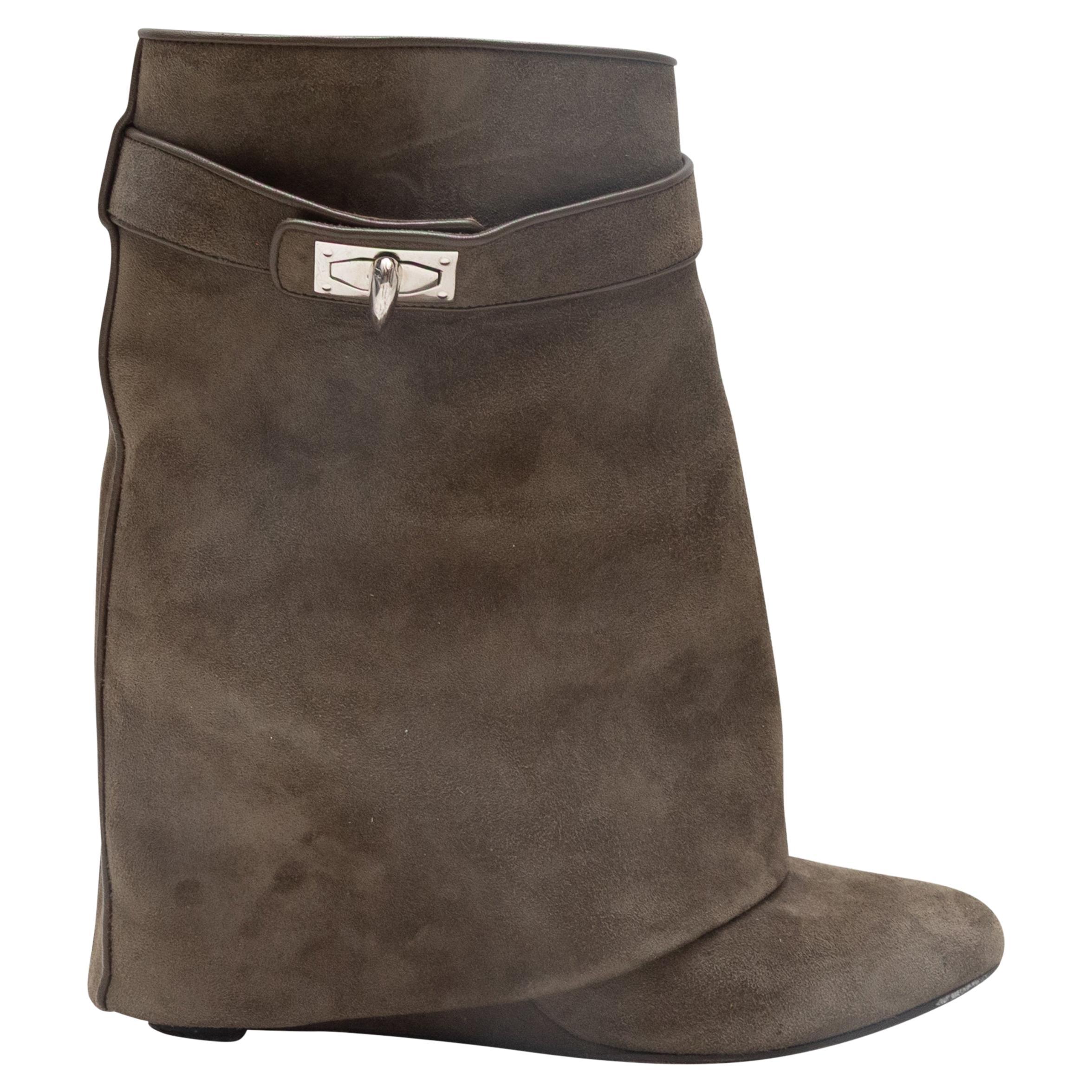 Olive Givenchy Keilstiefel aus Wildleder Größe 37