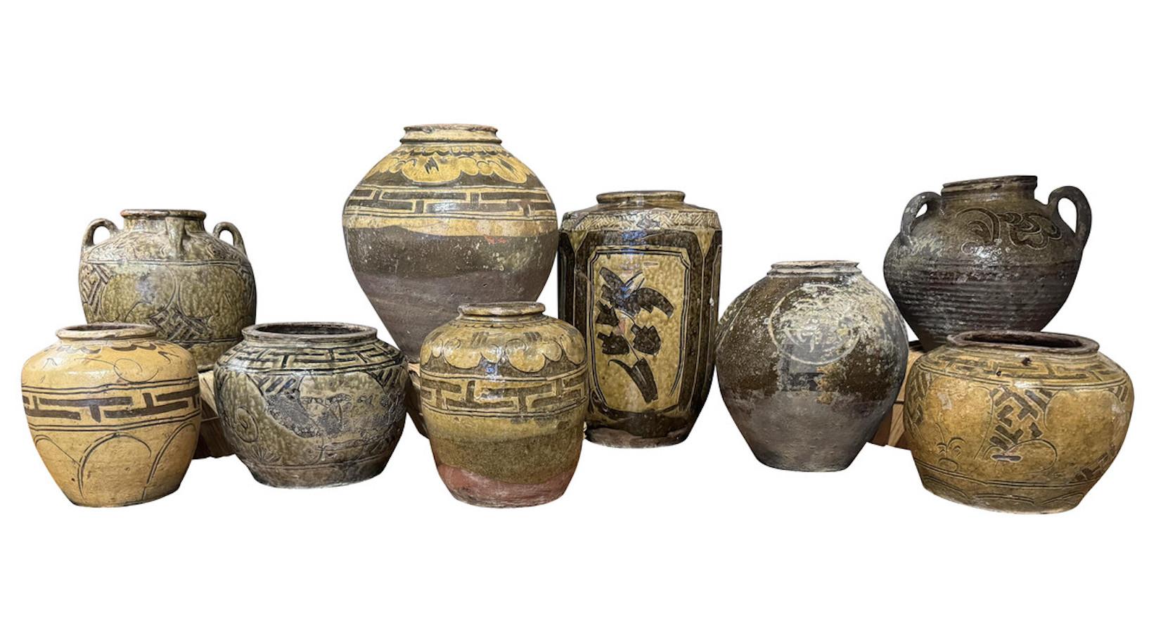 XIXe siècle Vase à trois poignées émaillé olive, Chine, 19ème siècle en vente