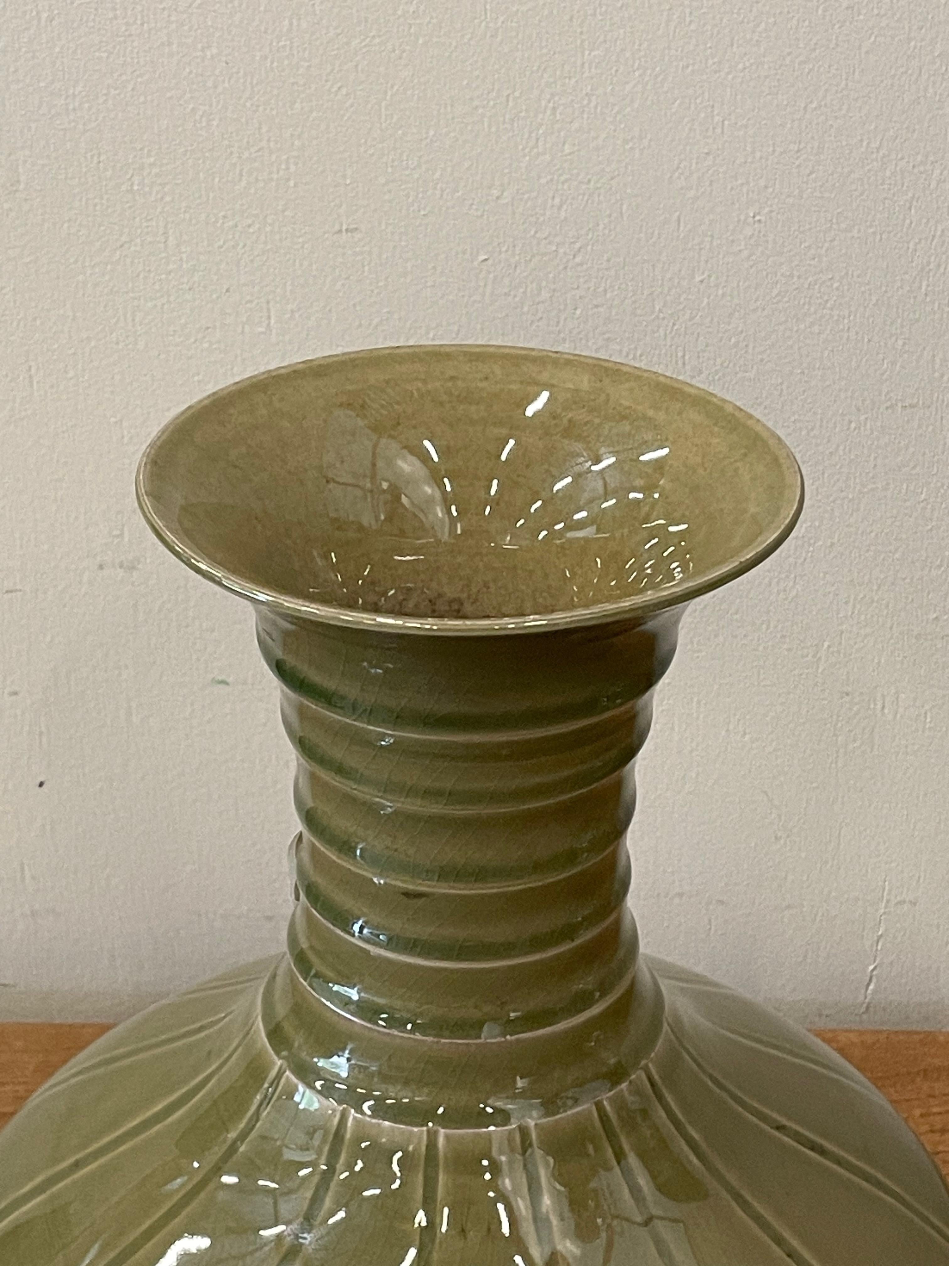 Cinese Vaso a coste smaltato lucido Oliver, Cina, Contemporary in vendita