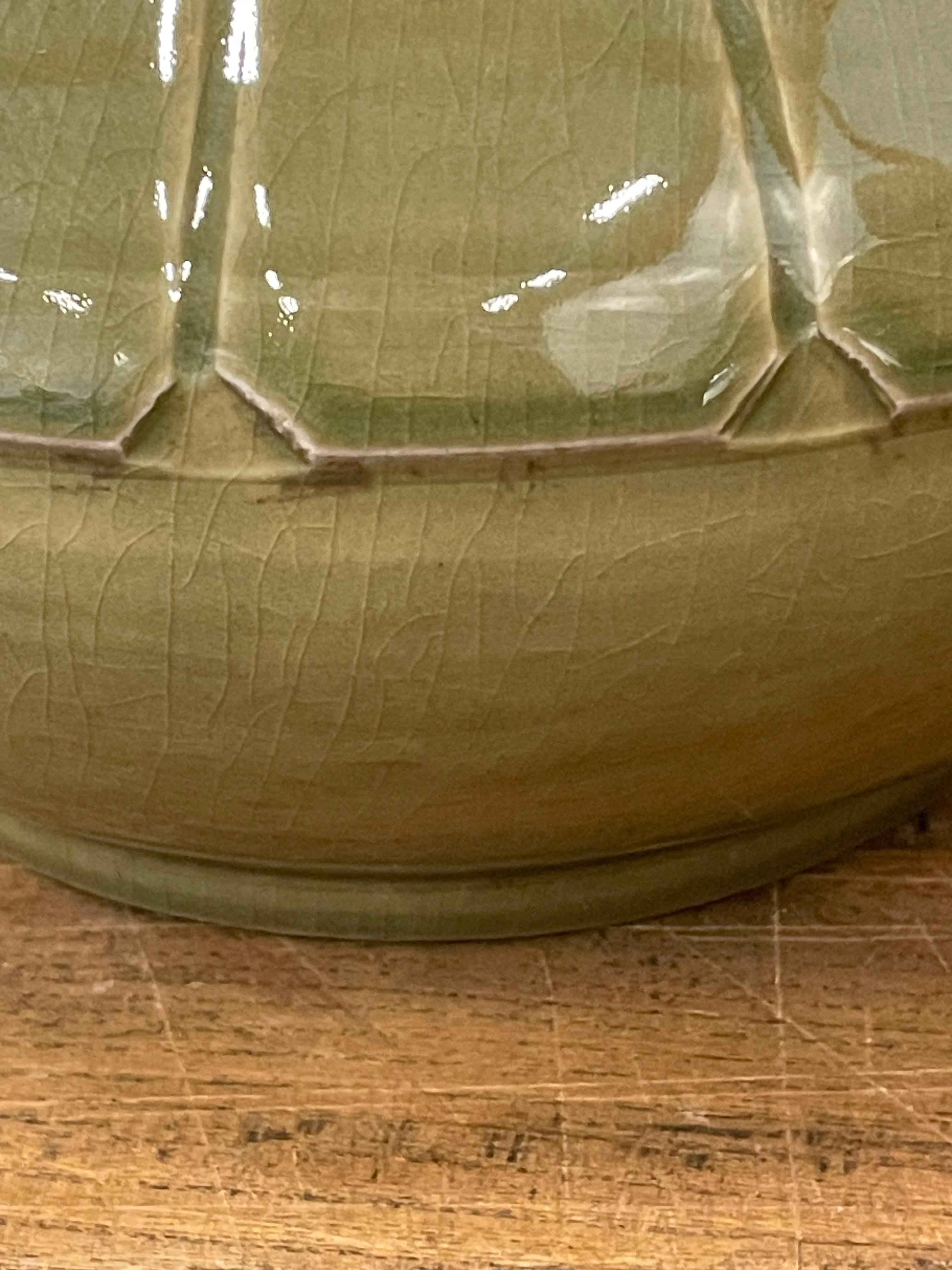 XXI secolo e contemporaneo Vaso a coste smaltato lucido Oliver, Cina, Contemporary in vendita