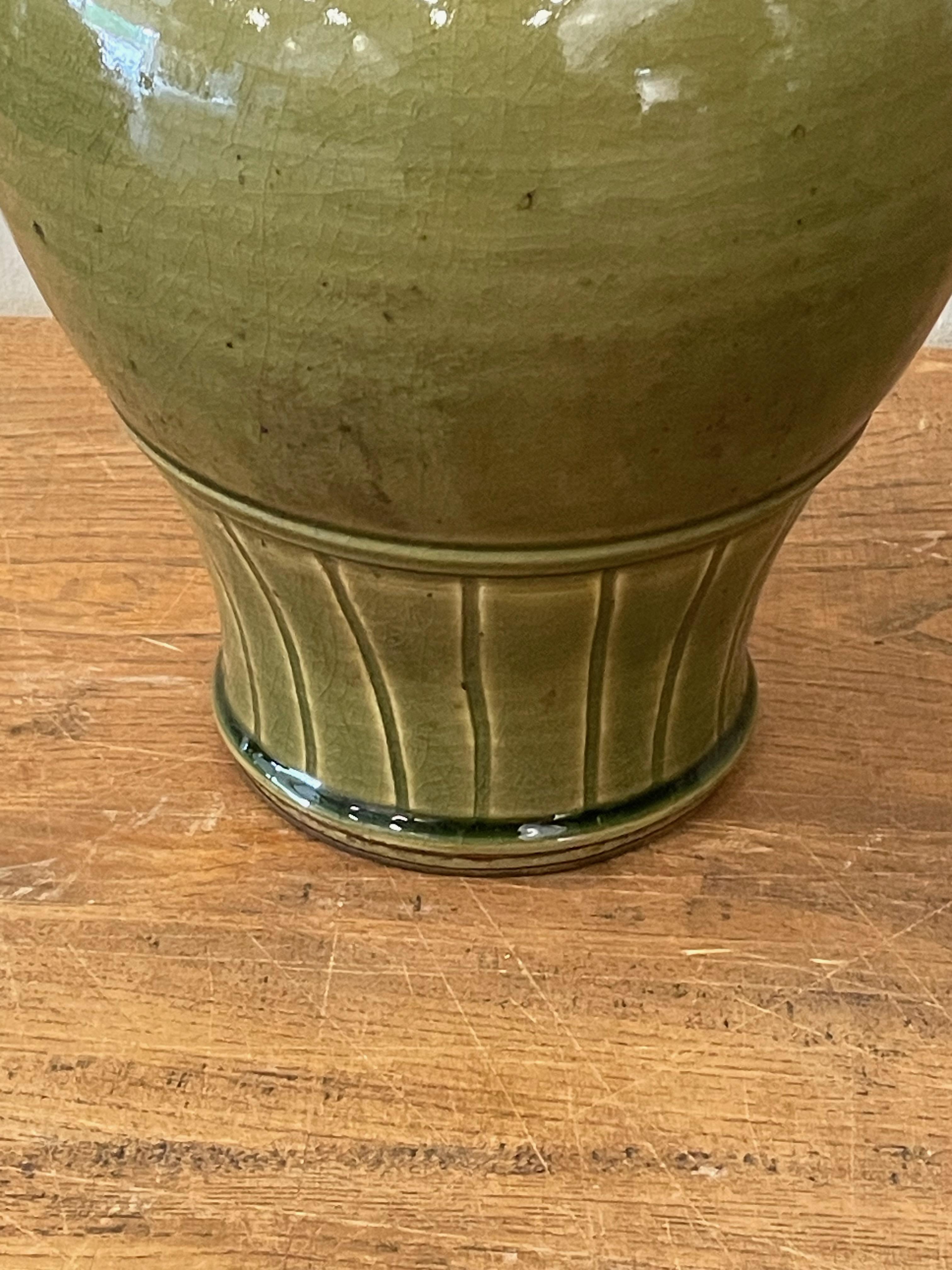XXI secolo e contemporaneo Vaso a forma di tulipano smaltato lucido Oliver, Cina, Contemporaneo in vendita