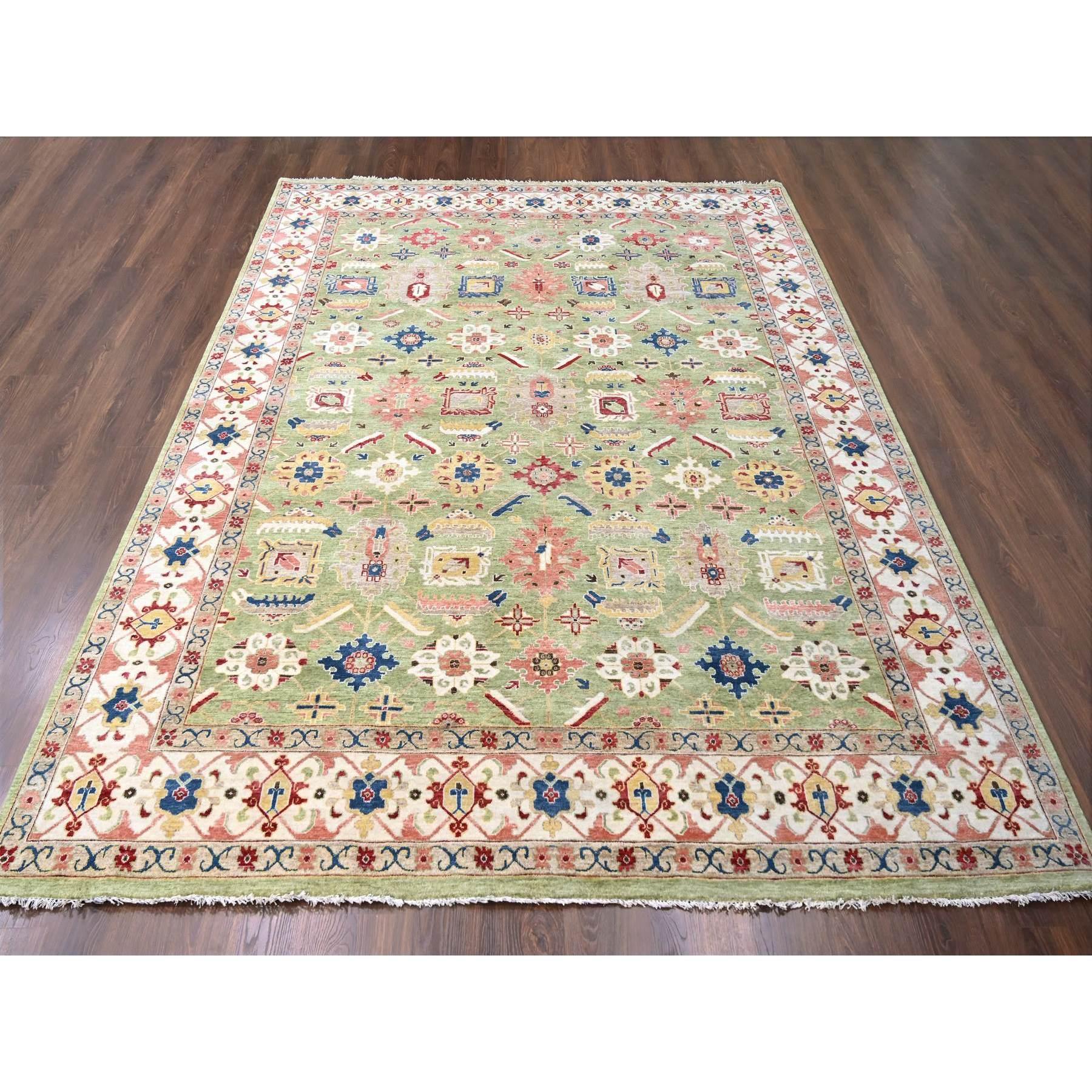 Ce fabuleux tapis noué à la main a été créé et conçu pour une résistance et une durabilité accrues. Ce tapis a été fabriqué à la main pendant des semaines selon la méthode traditionnelle qui est utilisée pour faire des
Taille exacte du tapis en