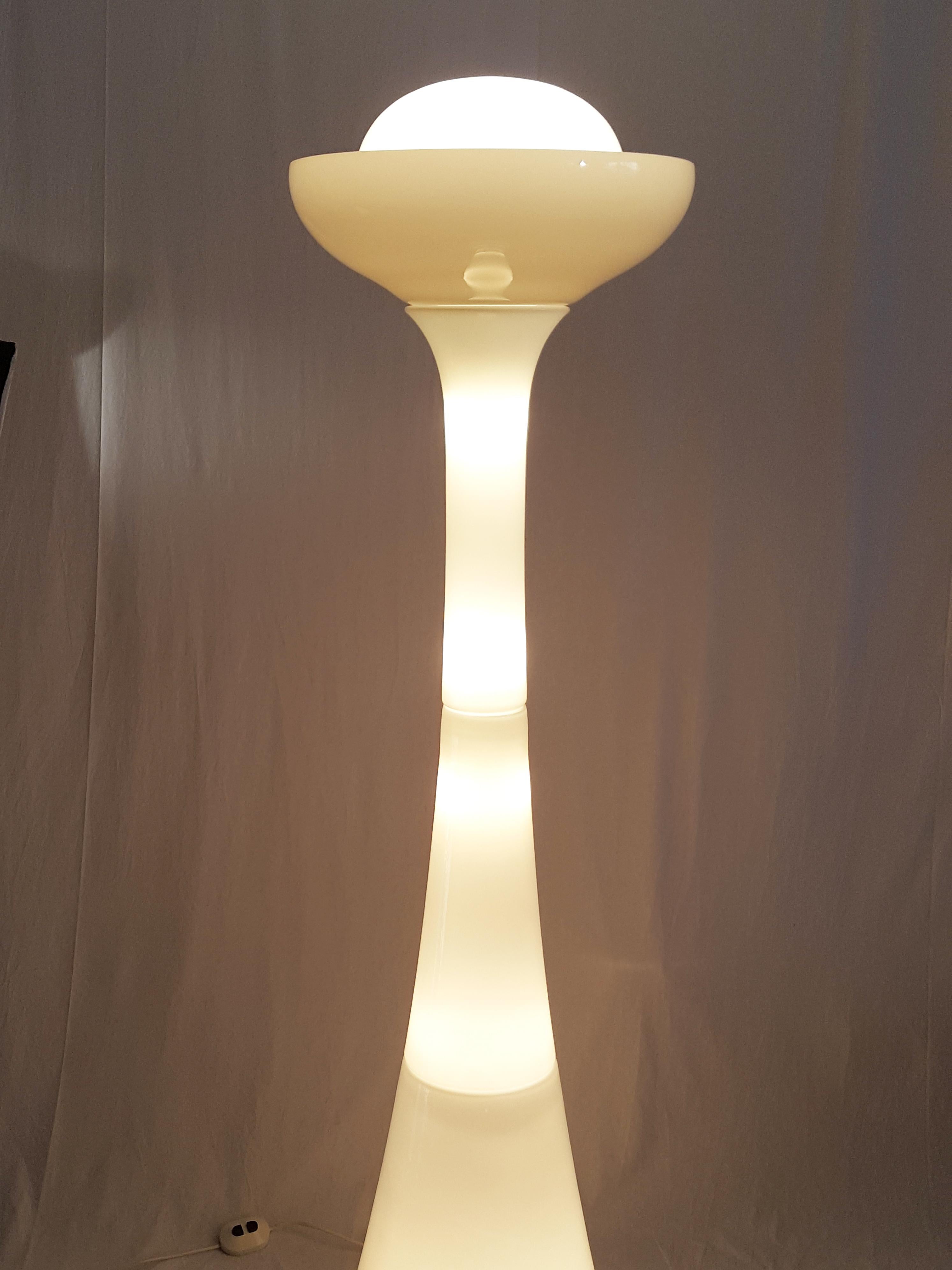 Olive Green and White Murano Glass Floor Lamp by Carlo Nason for Selenova, 1960s For Sale 4