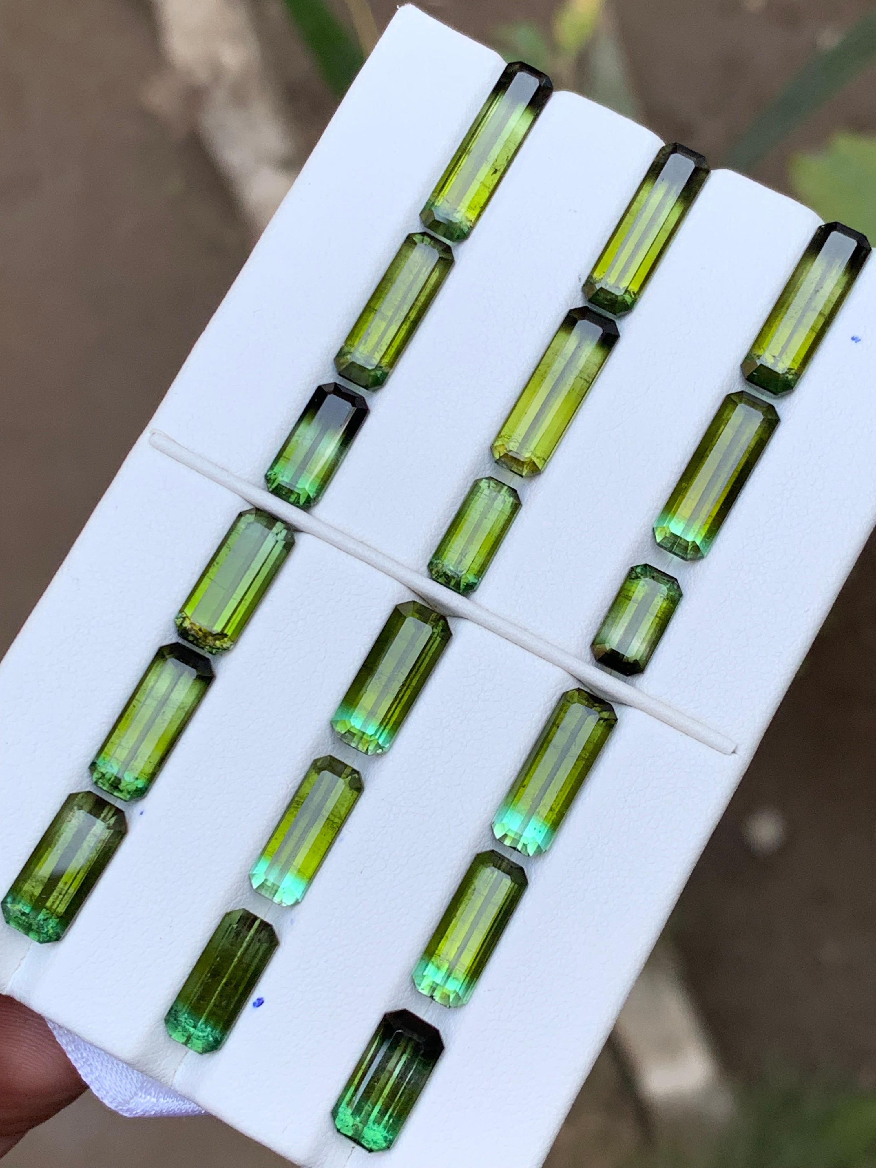 Lote de piedras preciosas sueltas de turmalina natural bicolor verde oliva para pendientes, colgante de collar, pulsera o cualquier otro adorno de joyería ¡¡¡Corte esmeralda de Afganistán!!!

💎 TIPO DE PIEDRA PRECIOSA: Turmalina
⚖️ PESO: 50