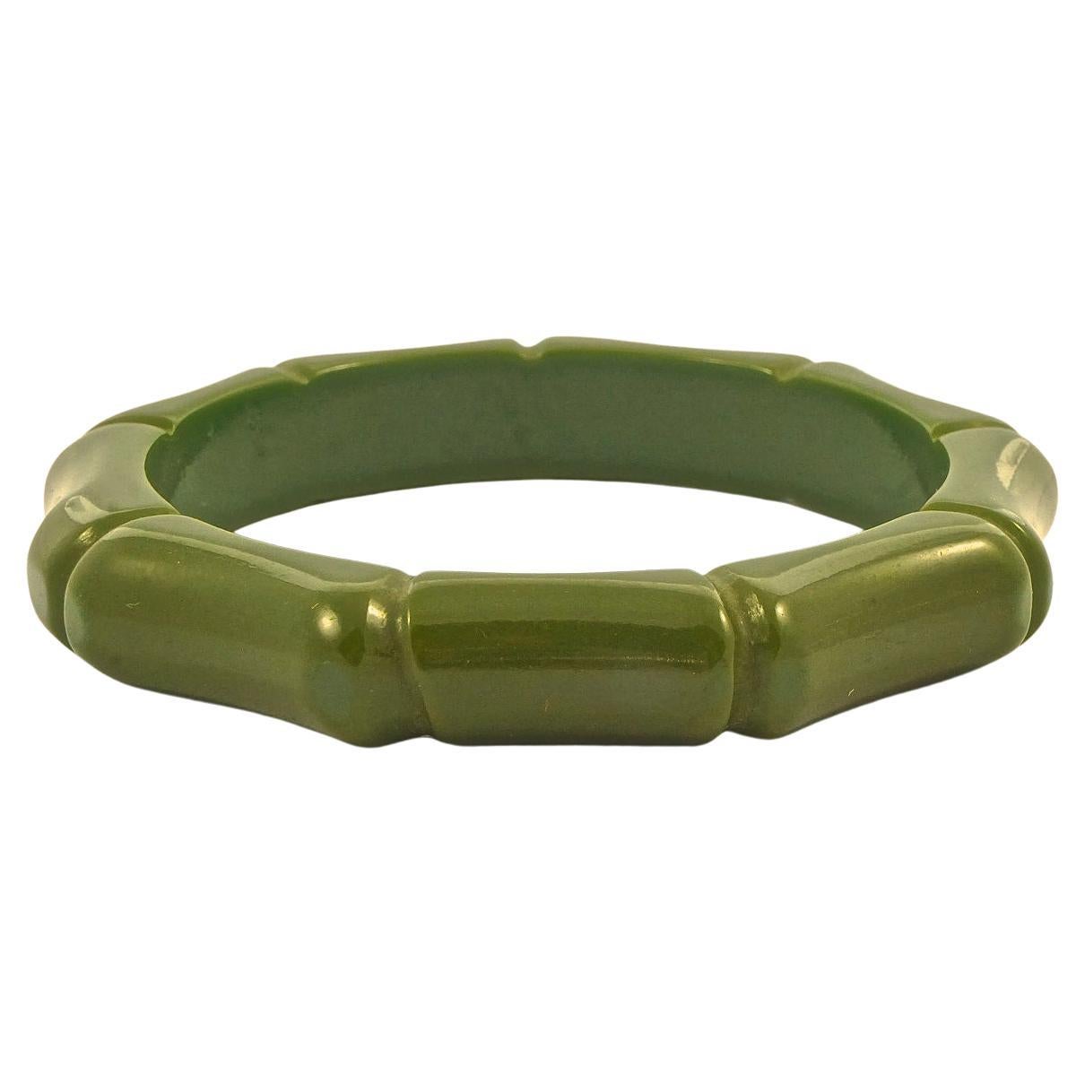 Olive Green Carved Bamboo Bakelite Bangle circa 1940s For Sale