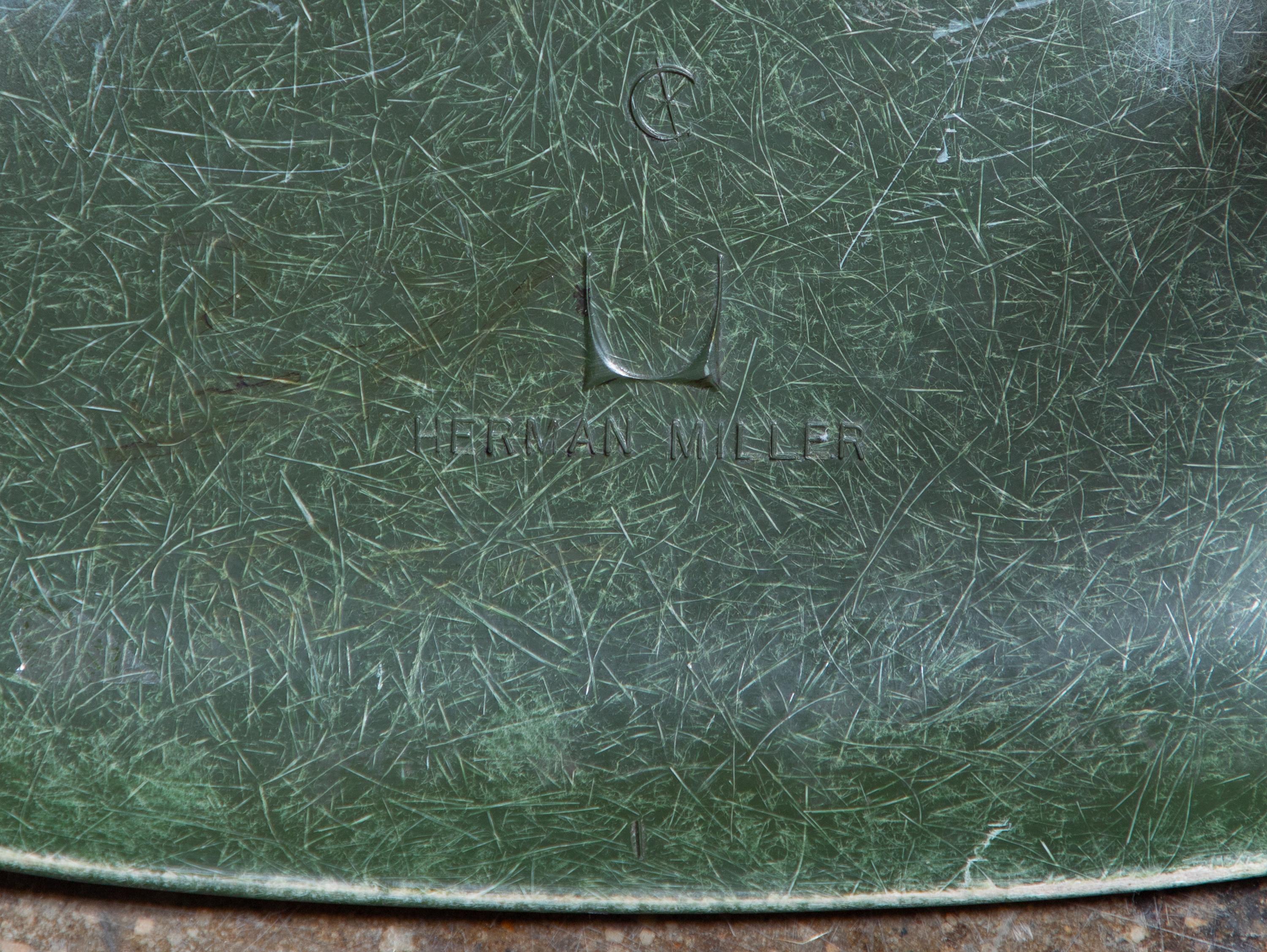 Fibre de verre Eames pour Herman Miller chaises coquillage en fibre de verre vert olive vintage des années 1960 en vente