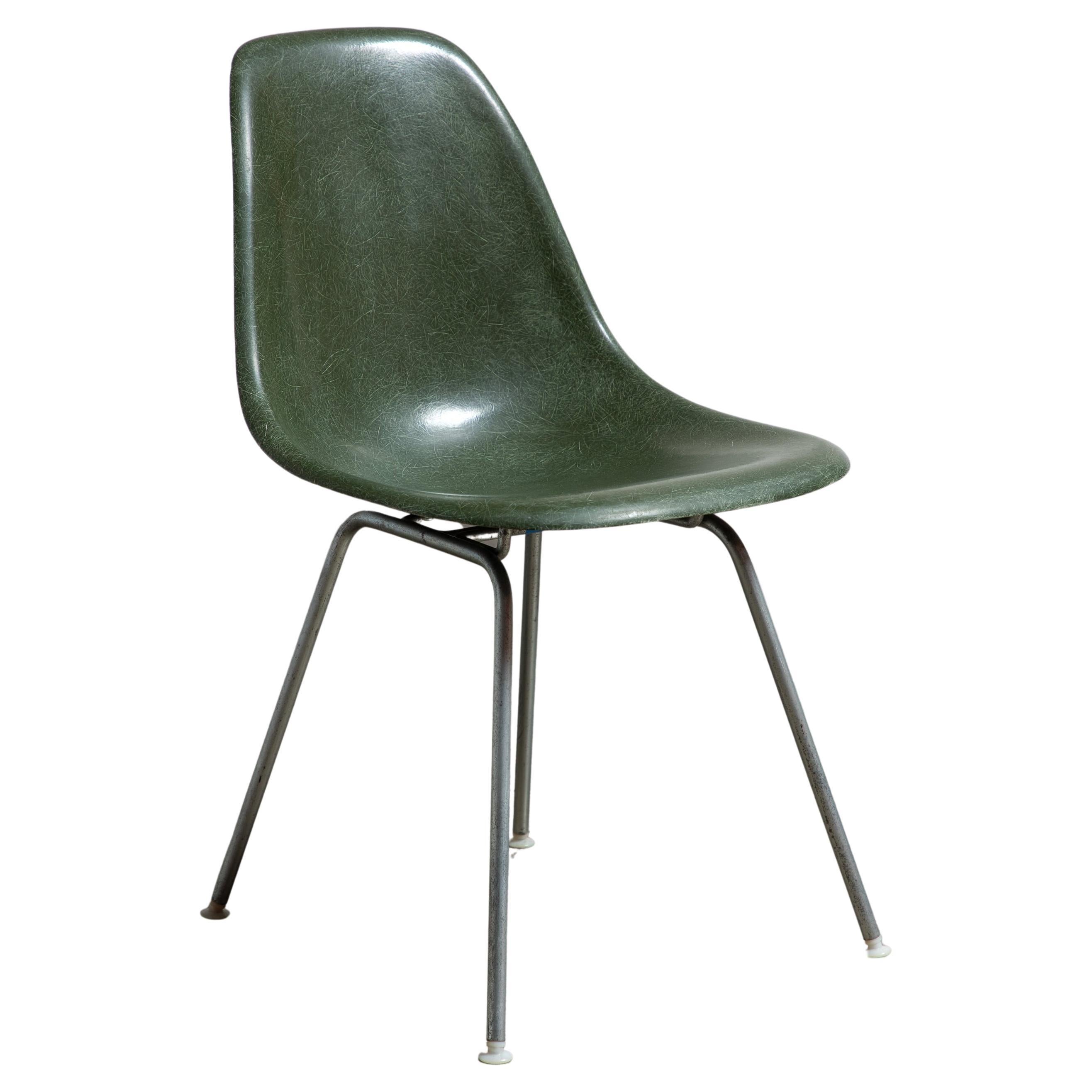 Eames pour Herman Miller chaises coquillage en fibre de verre vert olive vintage des années 1960