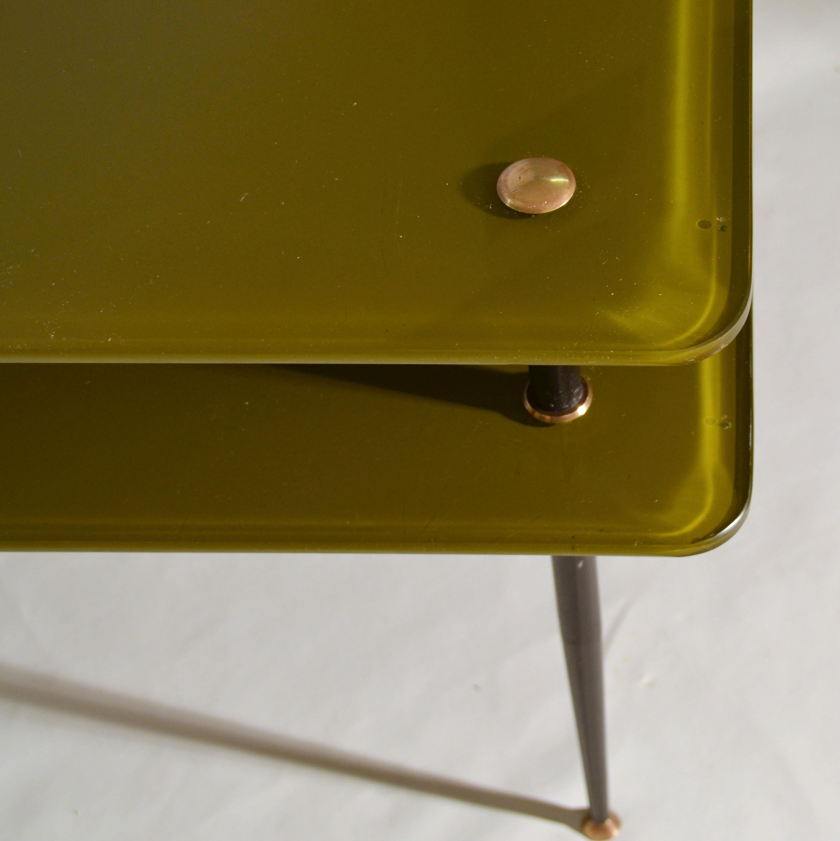 italien Table basse en verre vert olive d'Eduardo Paoli pour Vitrex, Italie, années 1950 en vente