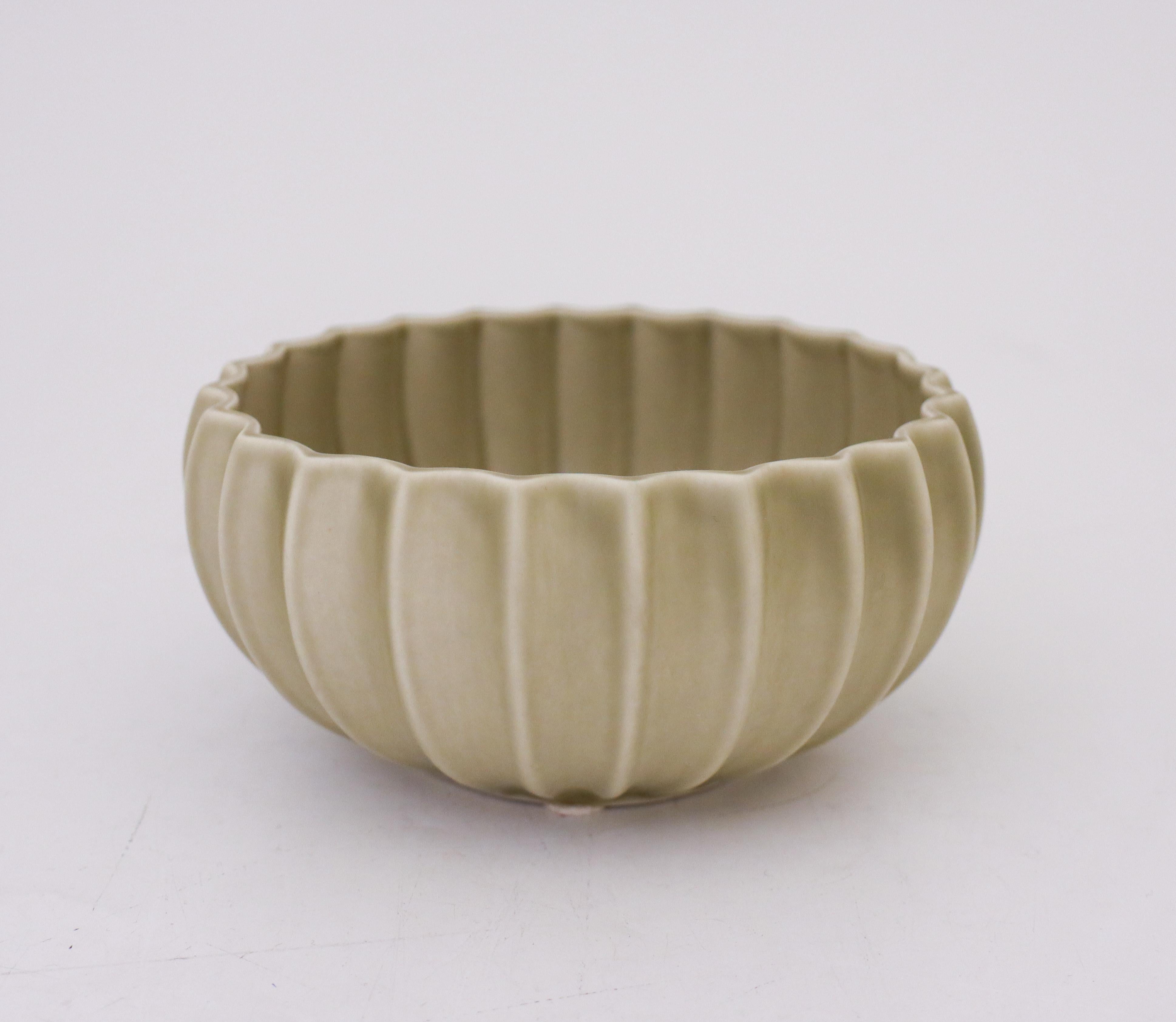 A olive-green/grey bowl designed by Pia Rönndahl at Rörstrand in the 1980s. The bowl is 7 cm (2.8