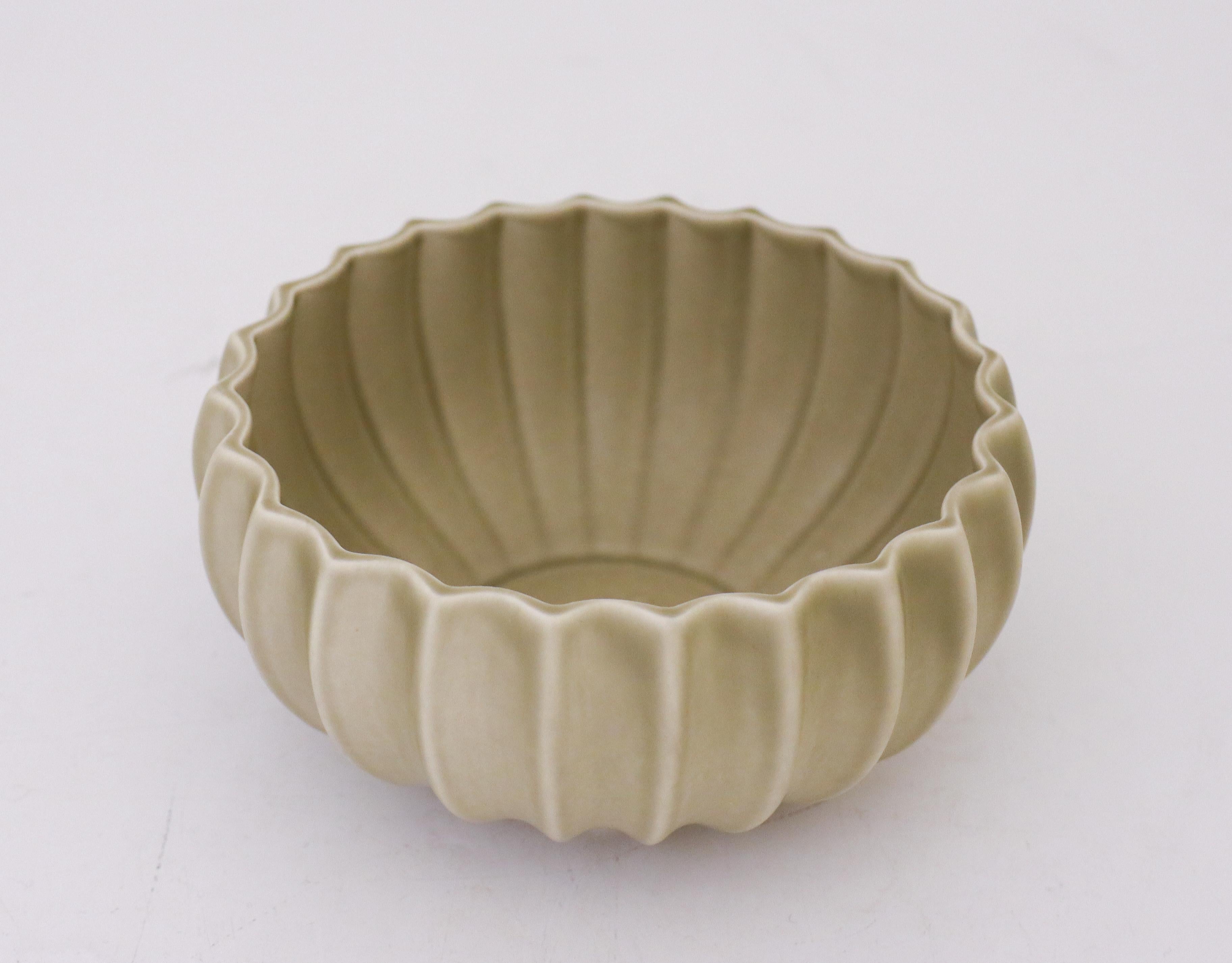 Olive-Green/Gray Ceramic Bowl, Pia Rönndahl Rörstrand, Scandinavian Modern In Excellent Condition For Sale In Stockholm, SE