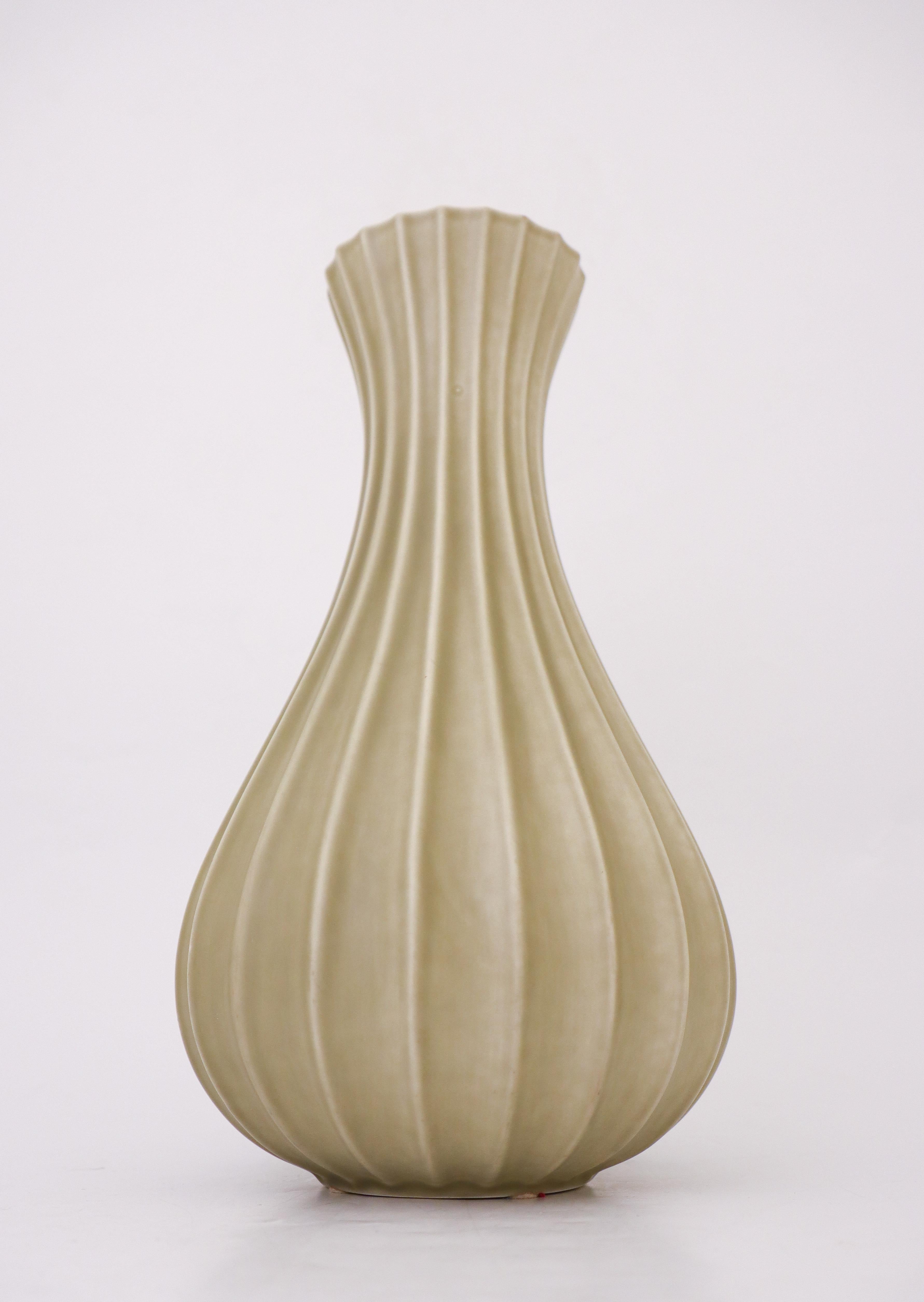 Suédois Vase en céramique vert olive / gris, Pia Rönndahl Rörstrand, Scandinavian Modern en vente