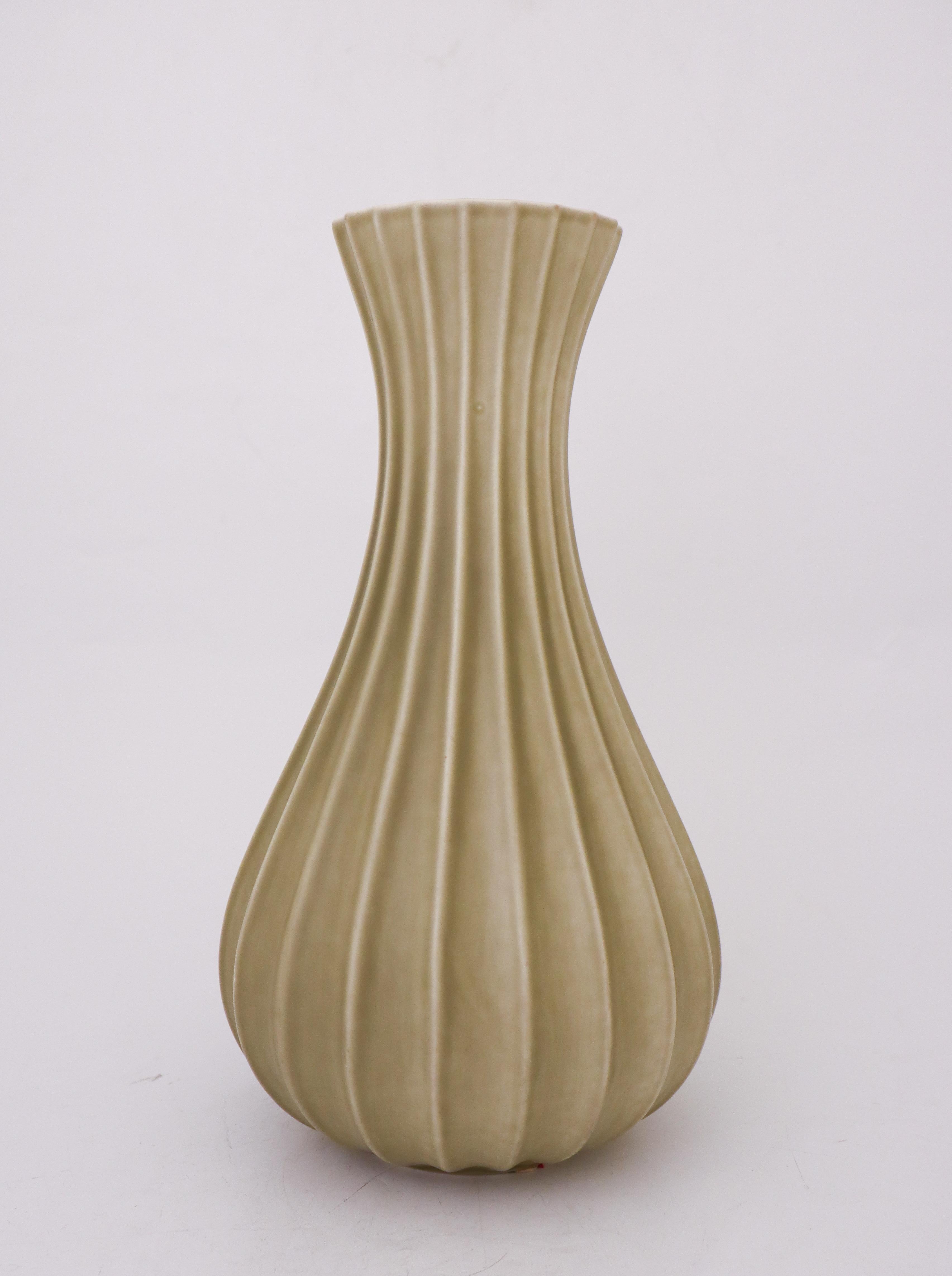 Vase en céramique vert olive / gris, Pia Rönndahl Rörstrand, Scandinavian Modern Excellent état - En vente à Stockholm, SE