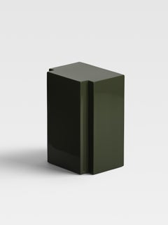 Olivgrüner italienischer Beistelltisch und Hocker Modernes Design Lackiert