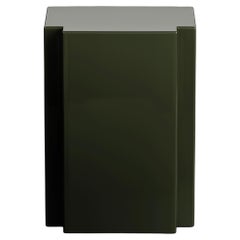 Olivgrüner italienischer Beistelltisch und Hocker Modernes Design Lackiert