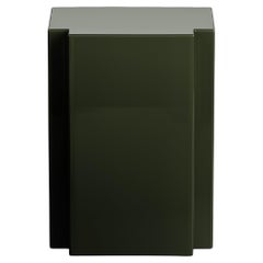 Olivgrüner italienischer Beistelltisch und Hocker Modernes Design Lackiert