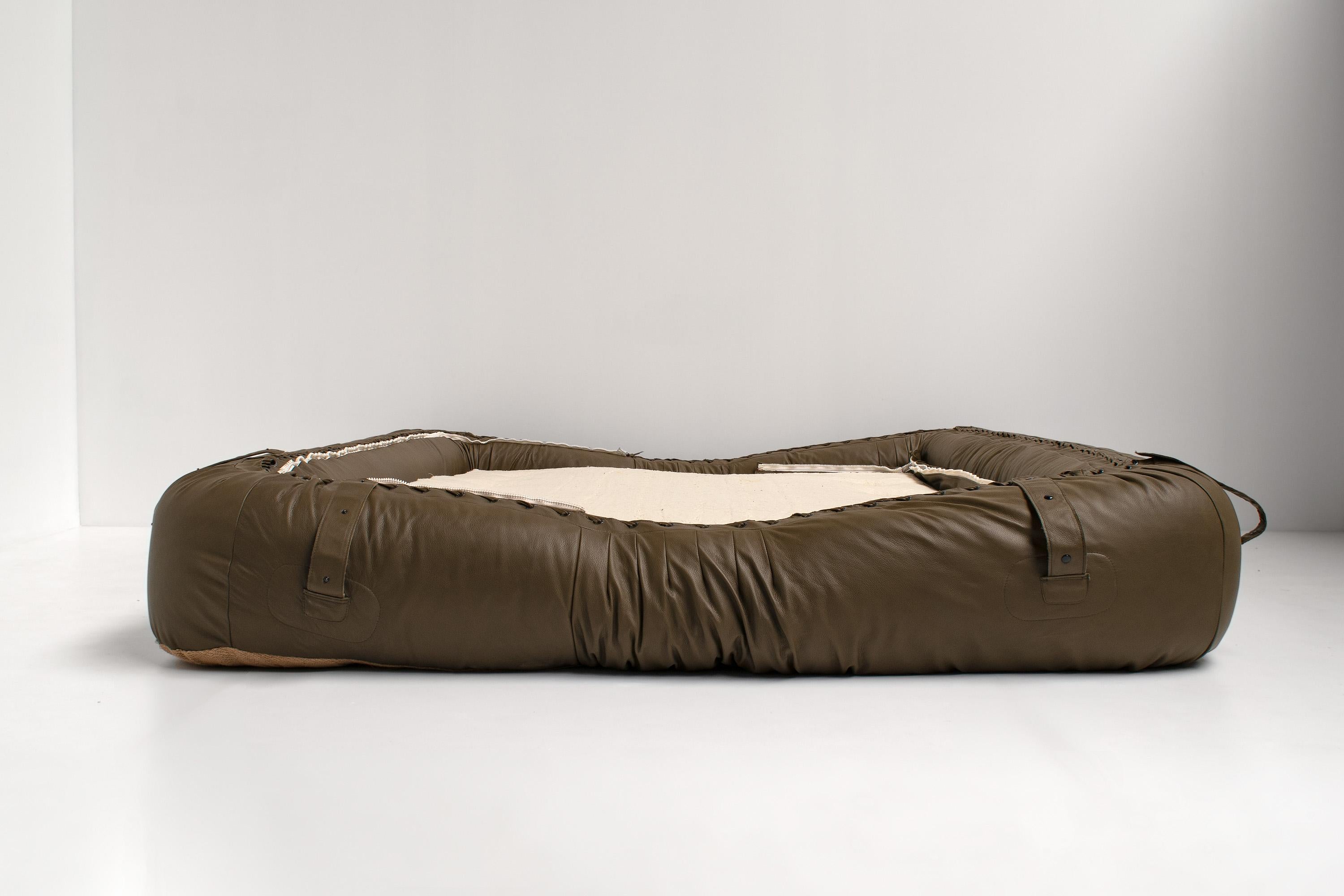 Olive Green Leather Anfibio Sofa Bed by Alessandro Becchi for Giovannetti, 1970s 4
