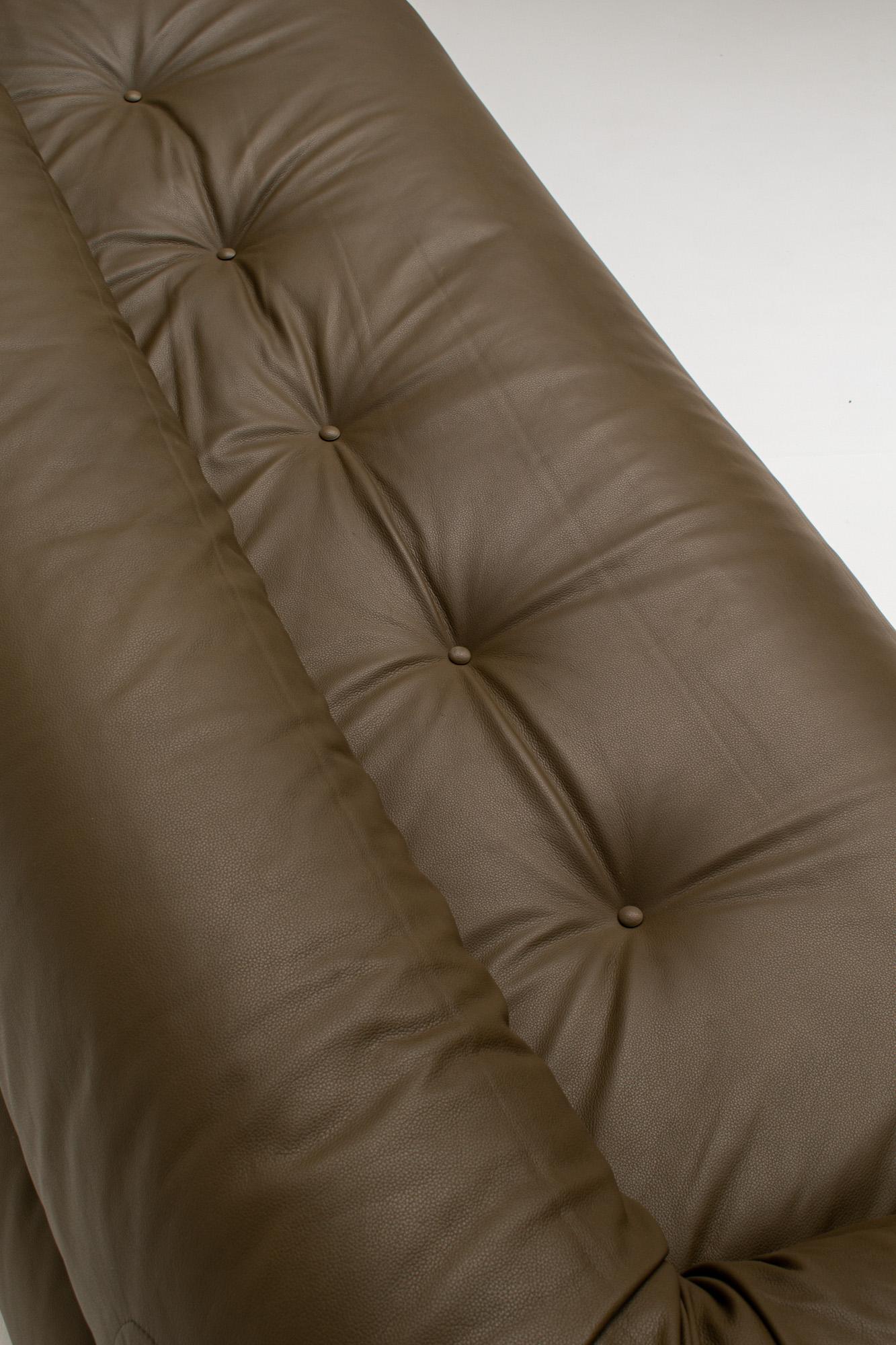 Late 20th Century Olive Green Leather Anfibio Sofa Bed by Alessandro Becchi for Giovannetti, 1970s