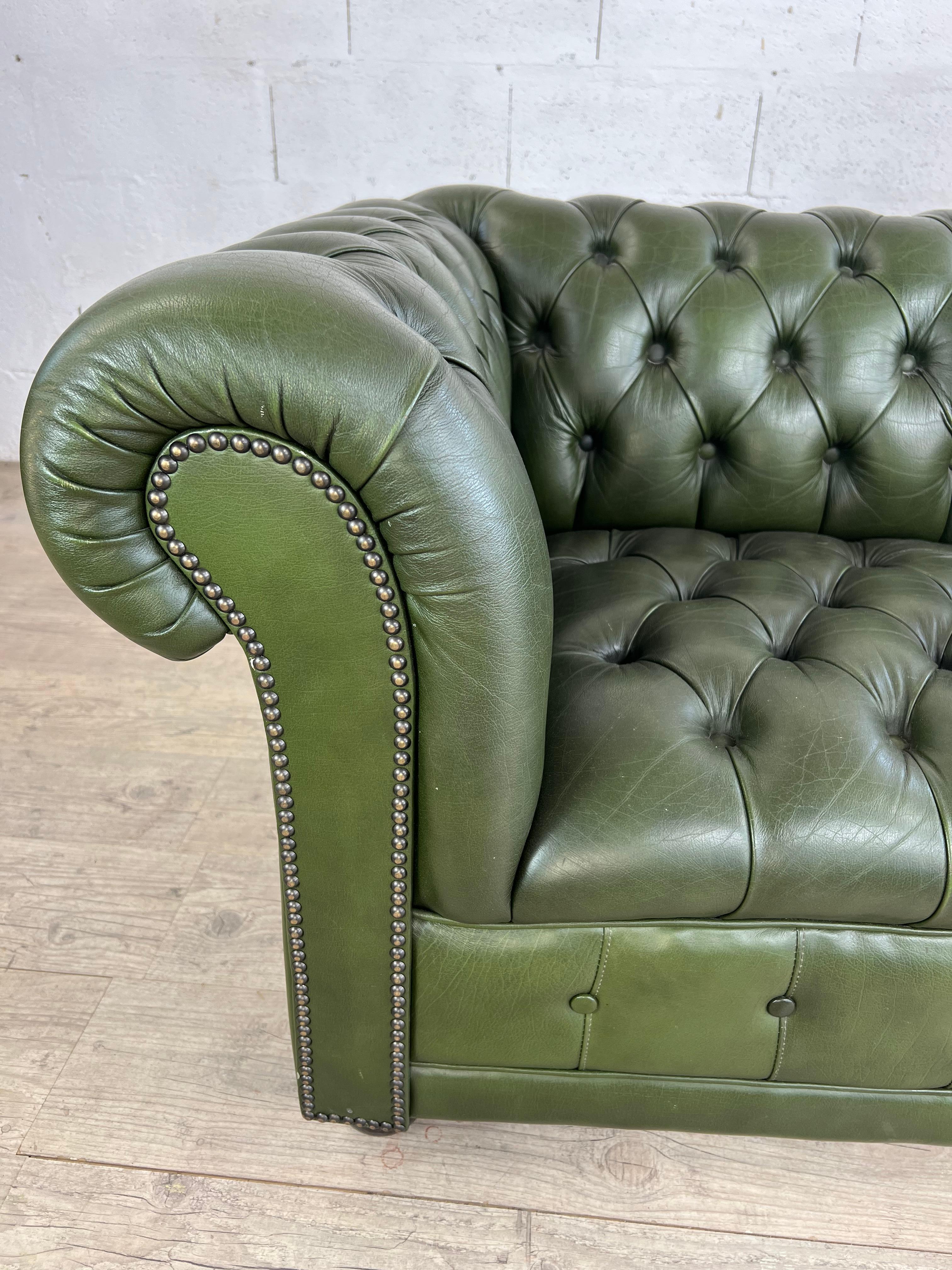 Fine XX secolo Divano Chesterfield a due posti in pelle Greene & Greene in vendita