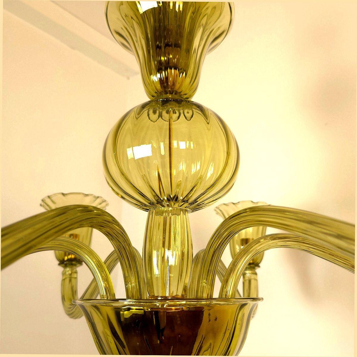 Lámpara de cristal de Murano verde oliva Chapado en oro en venta