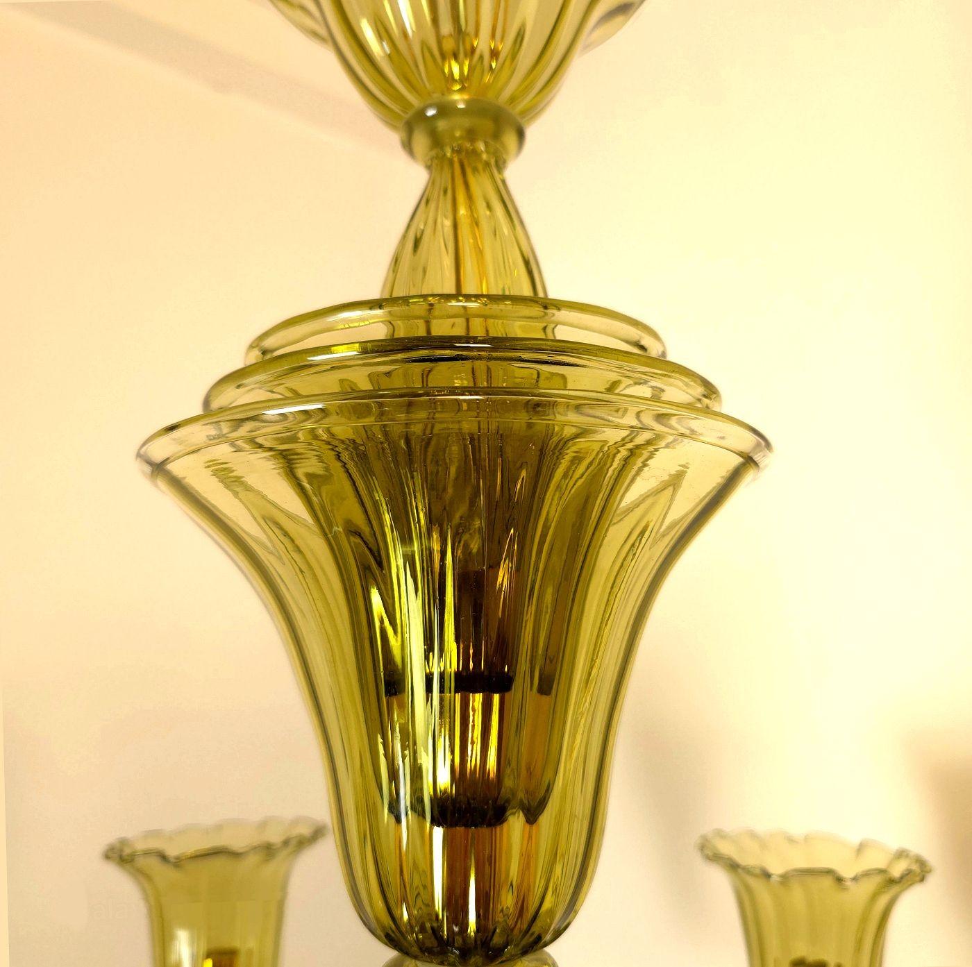 Lámpara de cristal de Murano verde oliva en venta 1